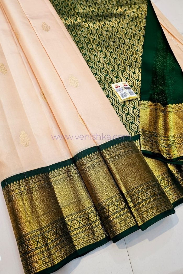 Elegant Off-White Kanjivaram Silk Saree with Green Pallu and Korvai Border