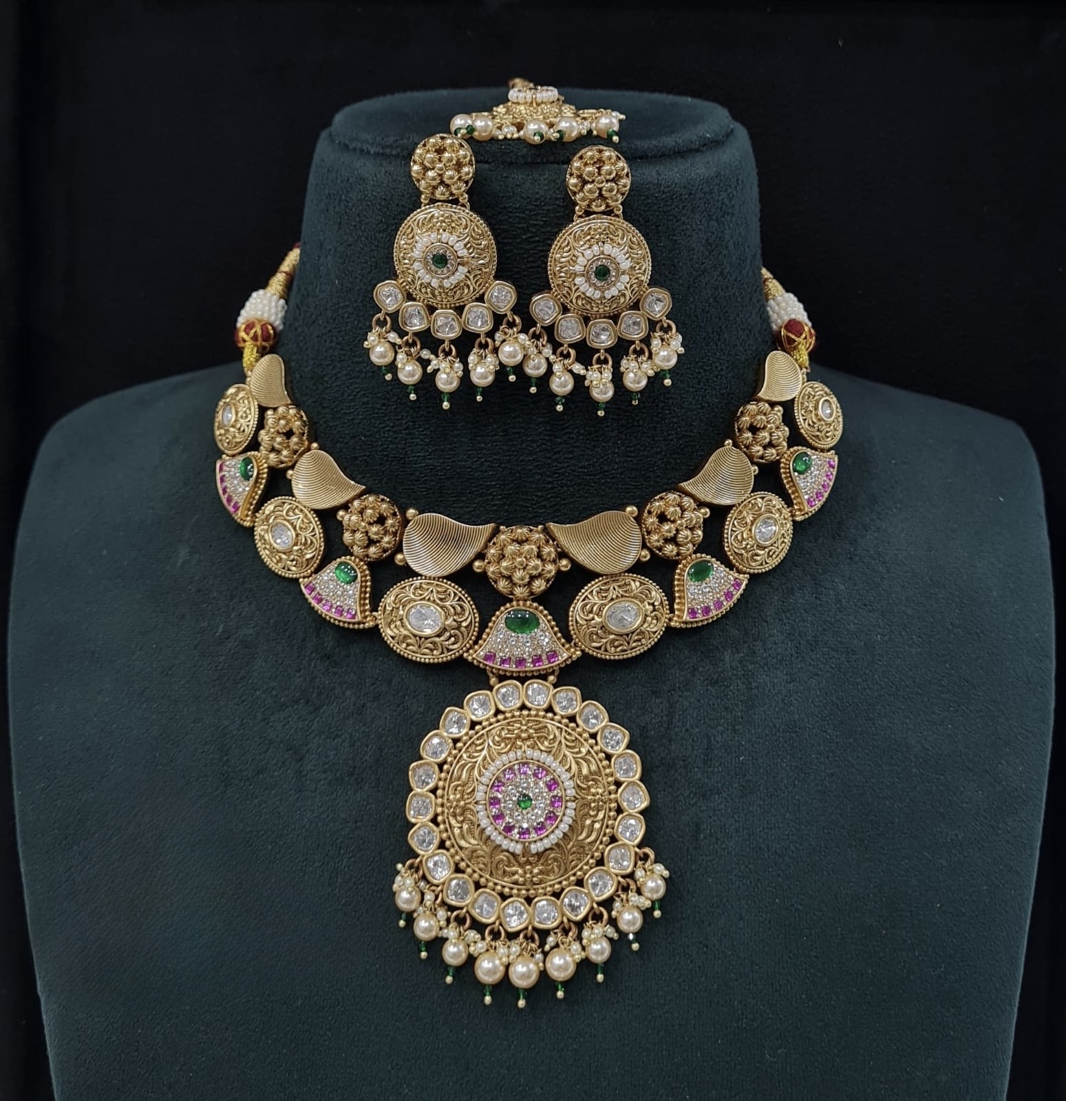 Heritage Necklace 09634 - 3