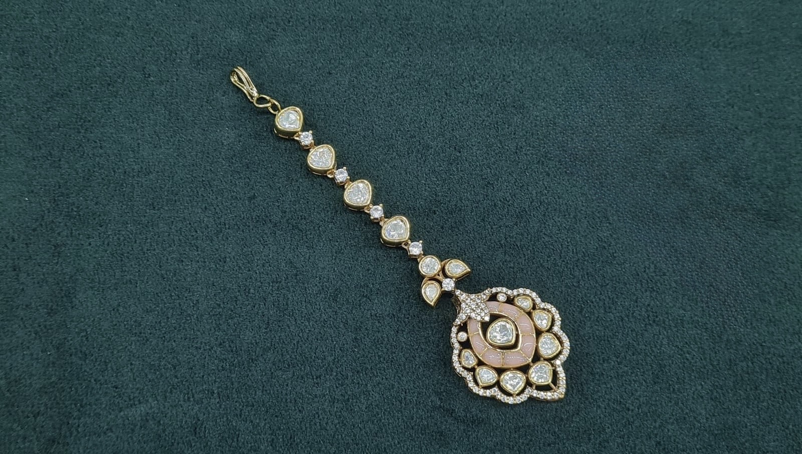 Kundan Tikka 06008 - 5