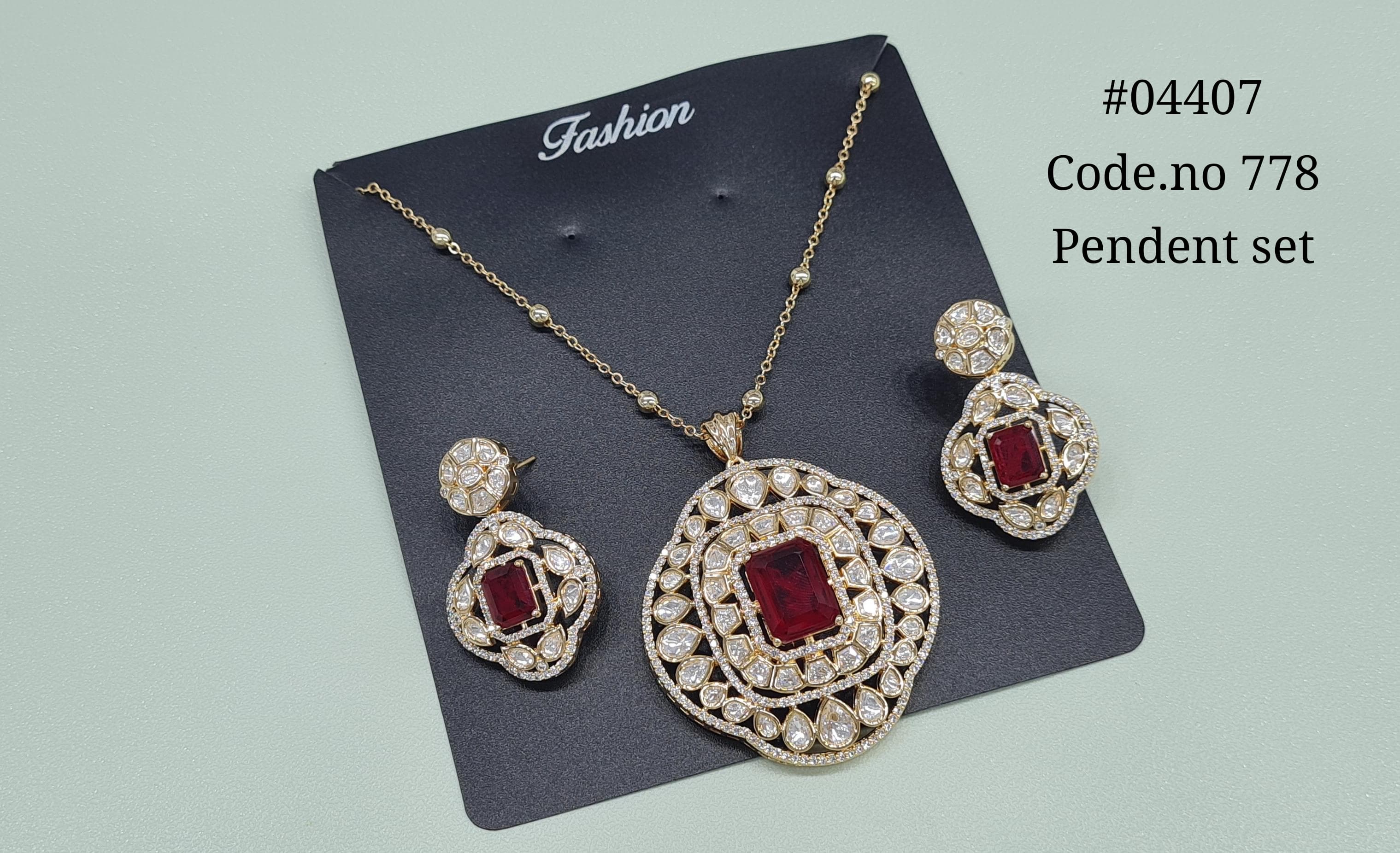 Kundan Pendant 04407 - 3