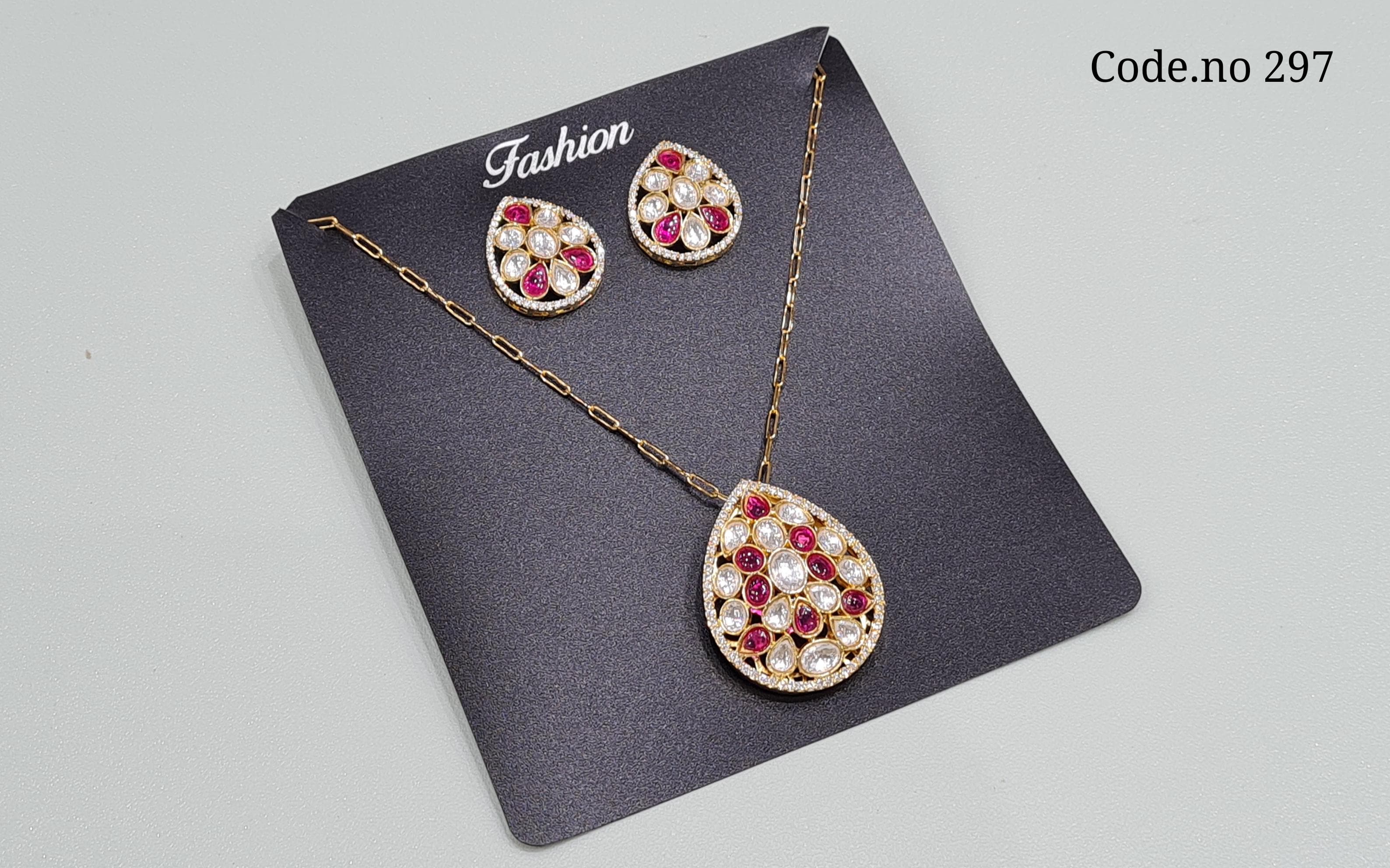 Kundan Pendant 03412 - 5