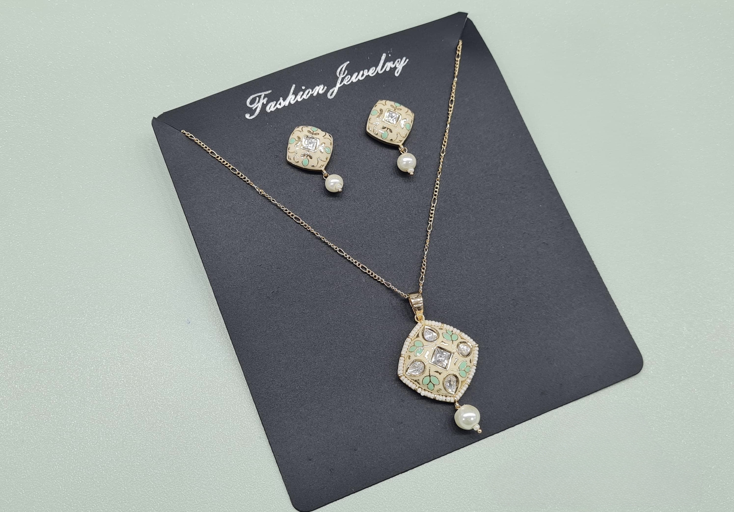 Kundan Pendant 08702 - 4