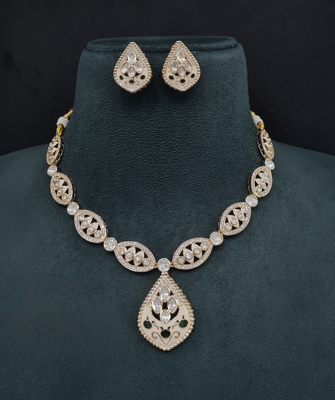 Kundan Necklace 07249 - 3