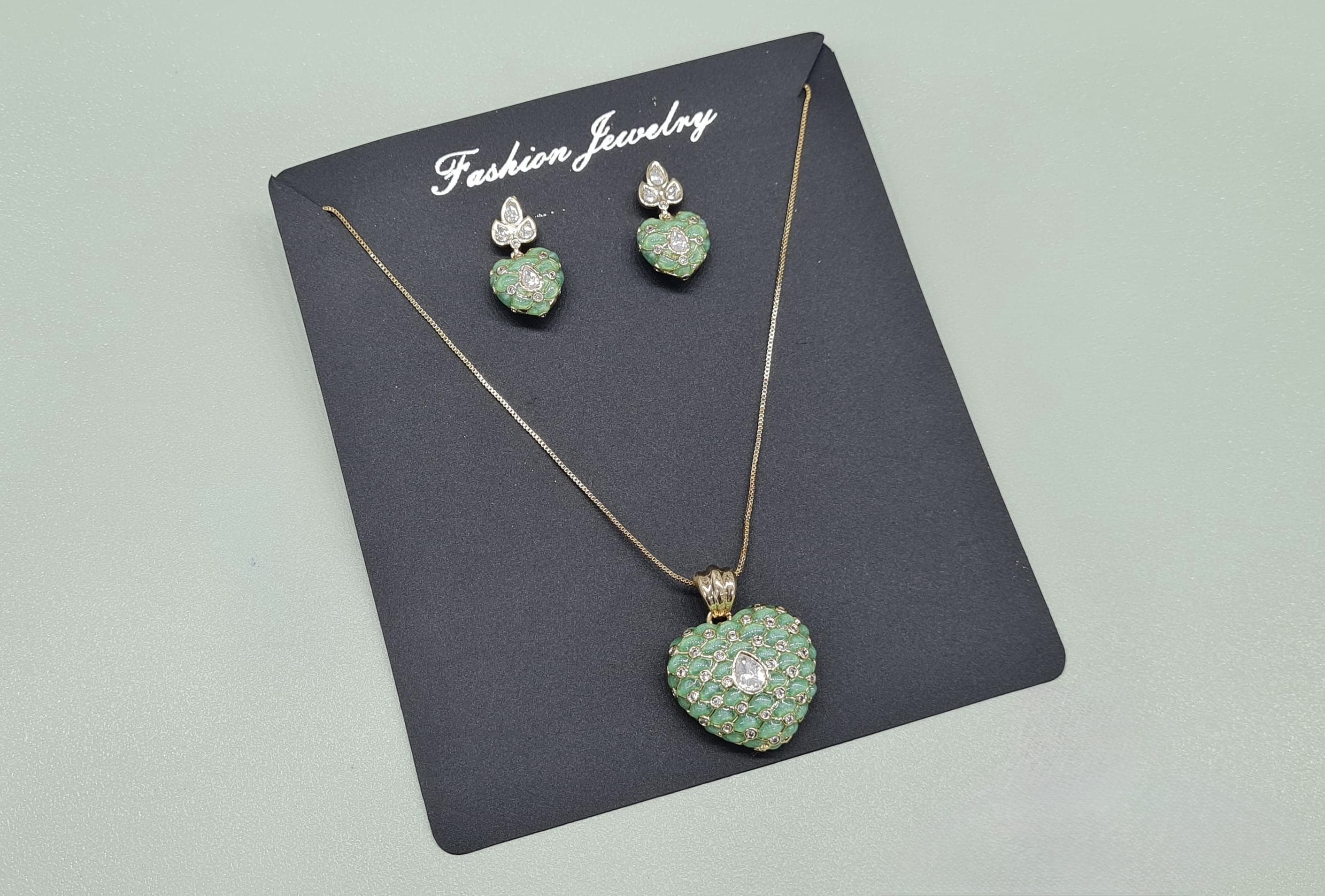 Kundan Strawberry Pendant 07913 - 6