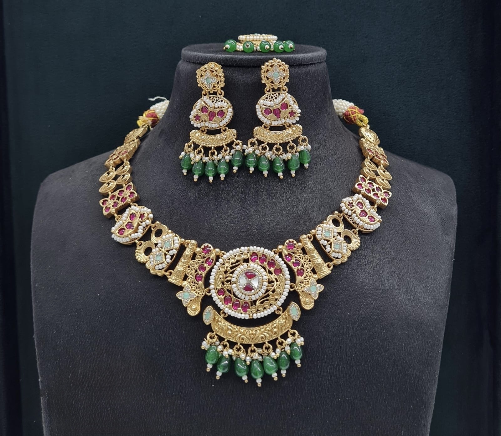 Heritage Necklace 06440