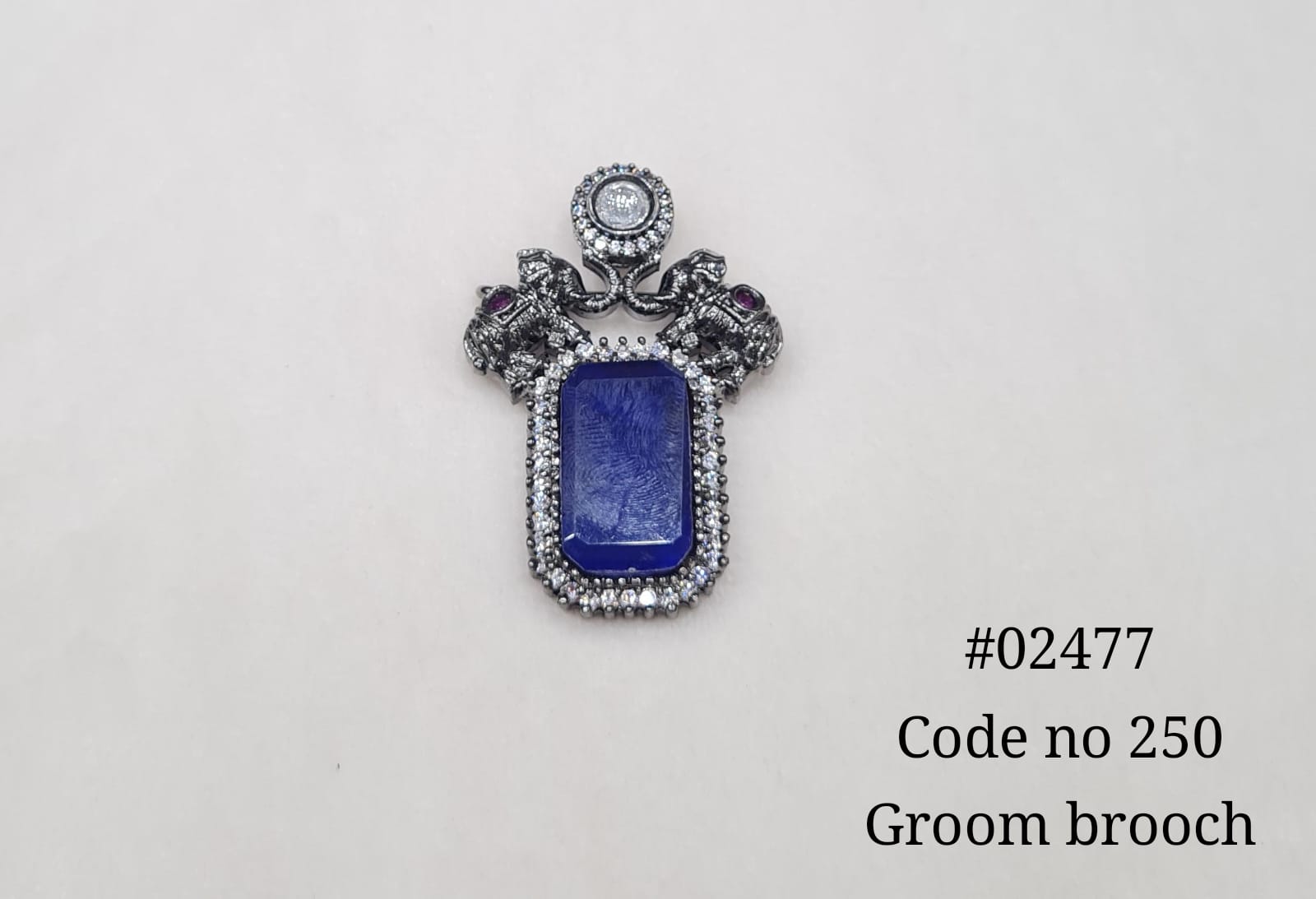 Kundan brooch 02477 - 3