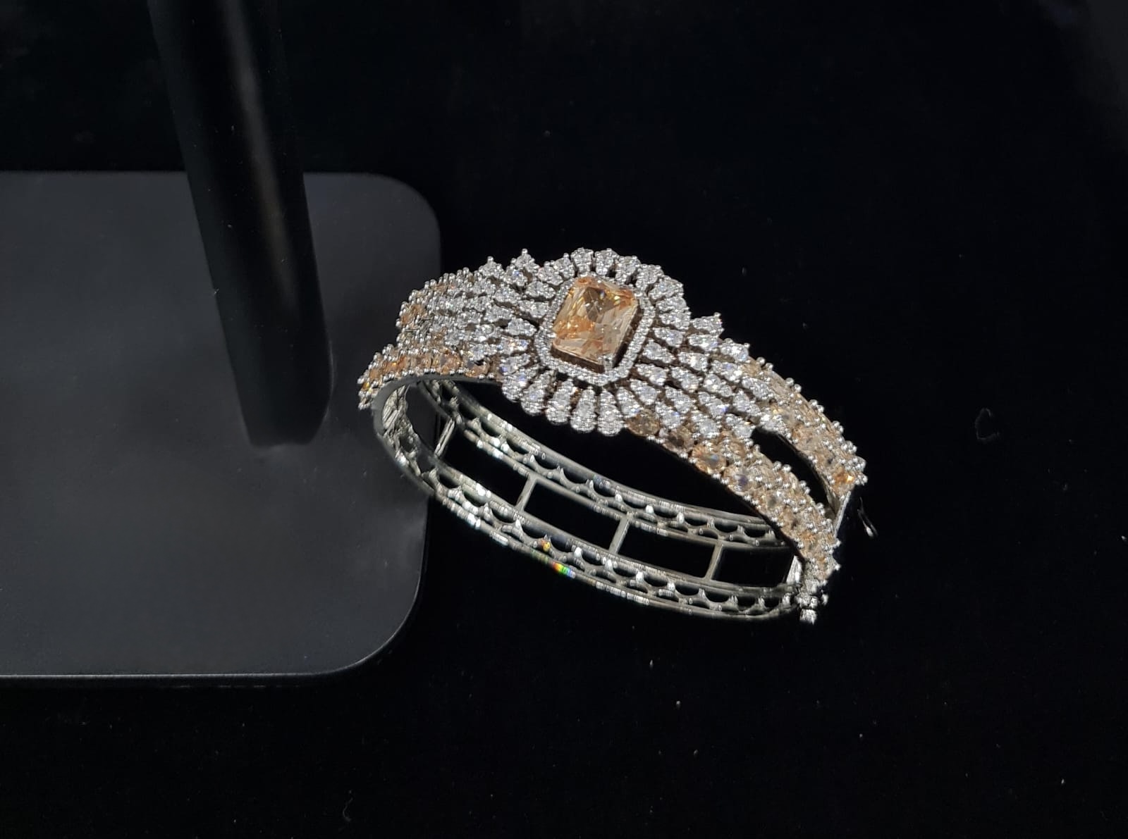 Royal Radiance Cuff 08246 - 7