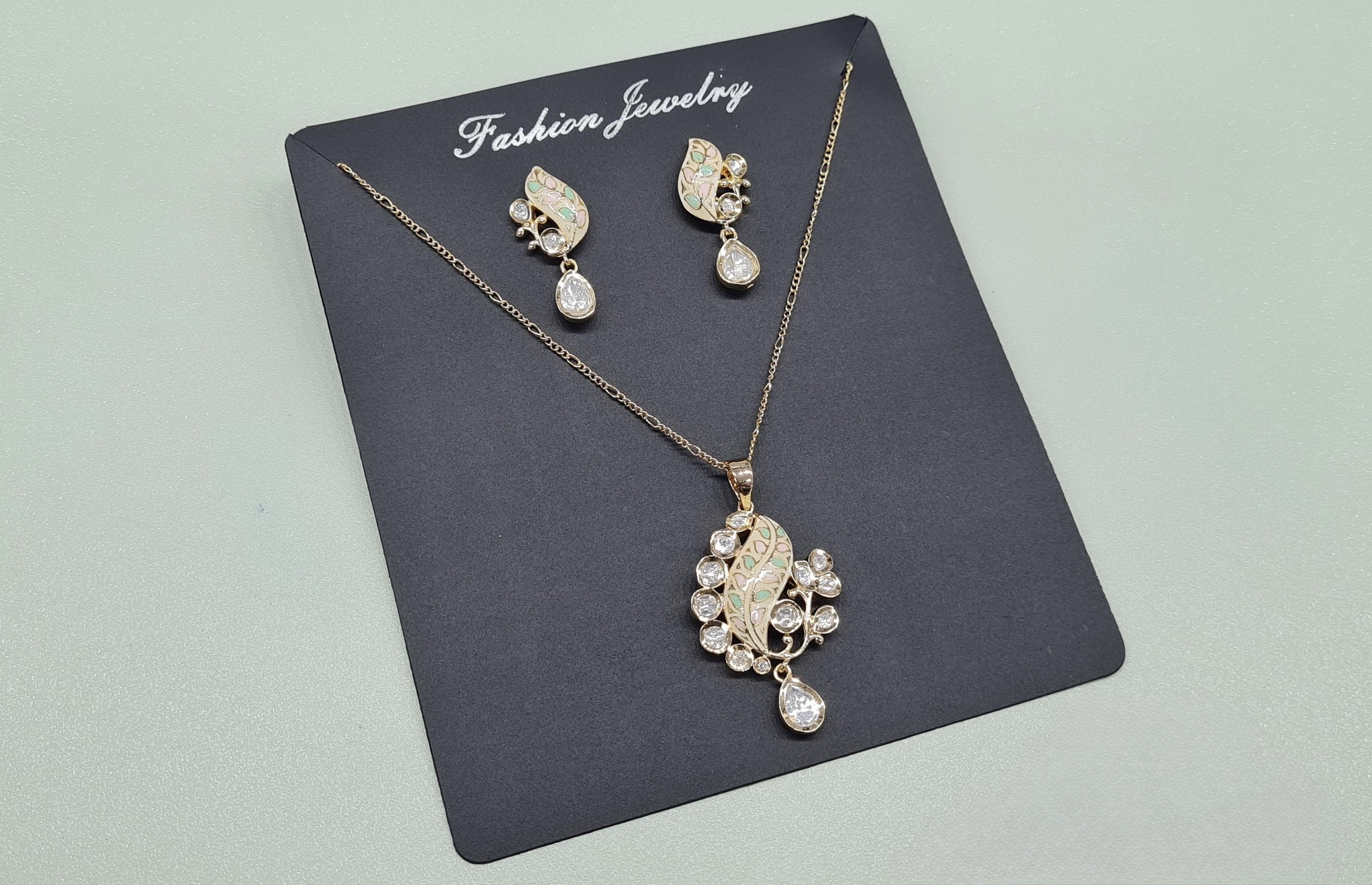 Kundan Pendant 08704 - 8