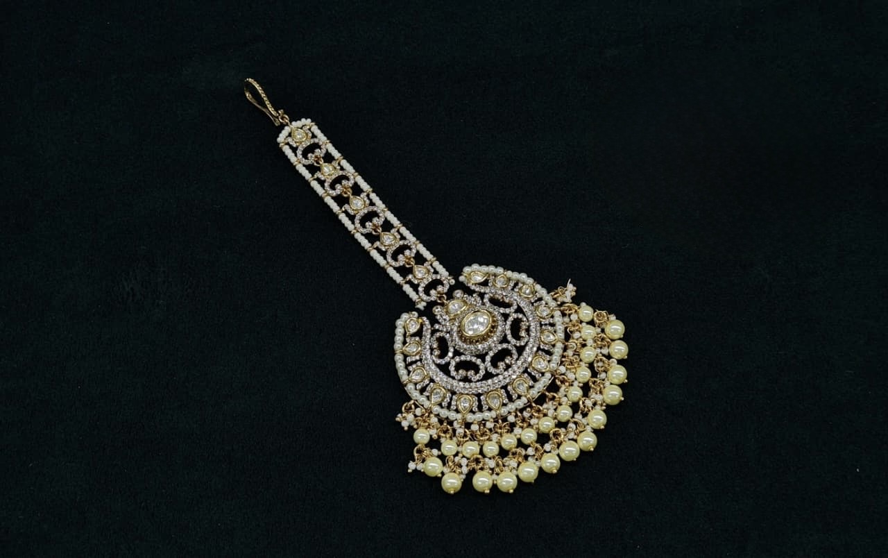 Kundan Tikka 08124 - 3