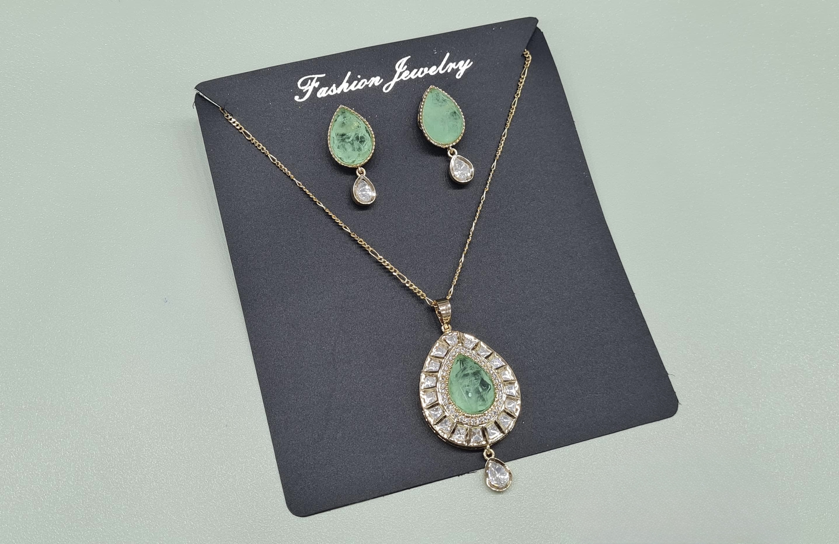 Kundan Pendant 08705 - 3