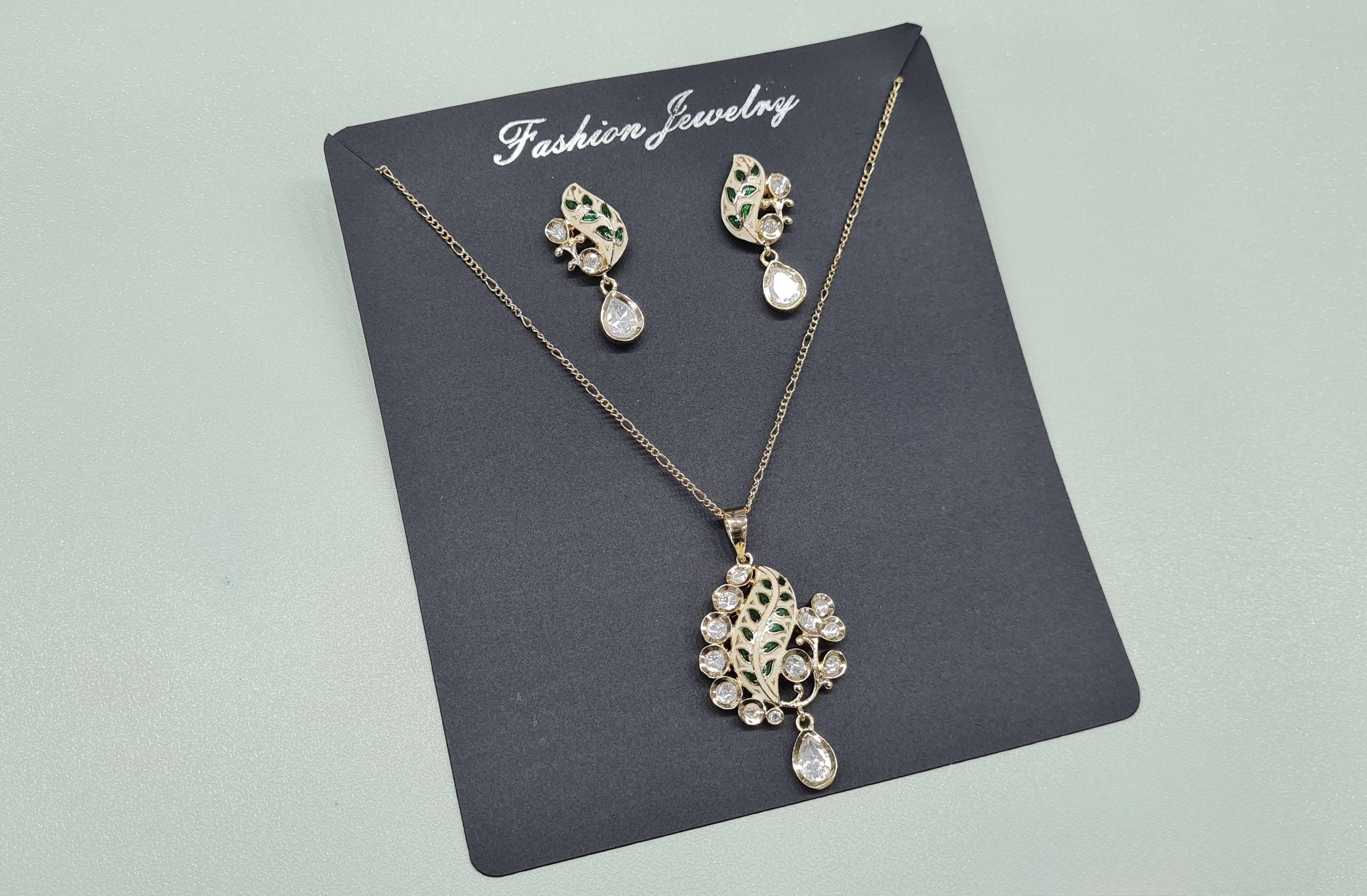 Kundan Pendant 08704 - 5