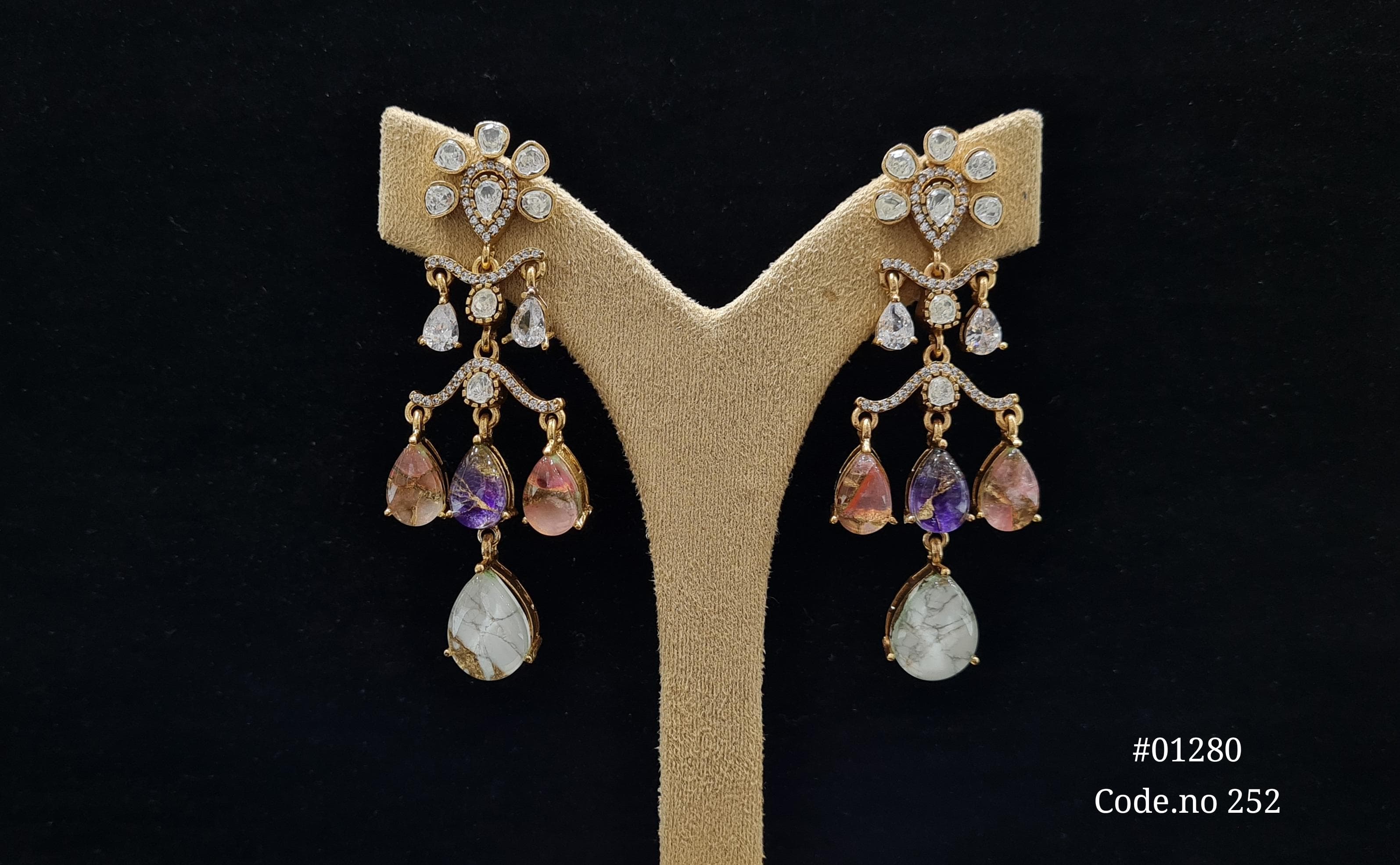 Magic Earring 01280