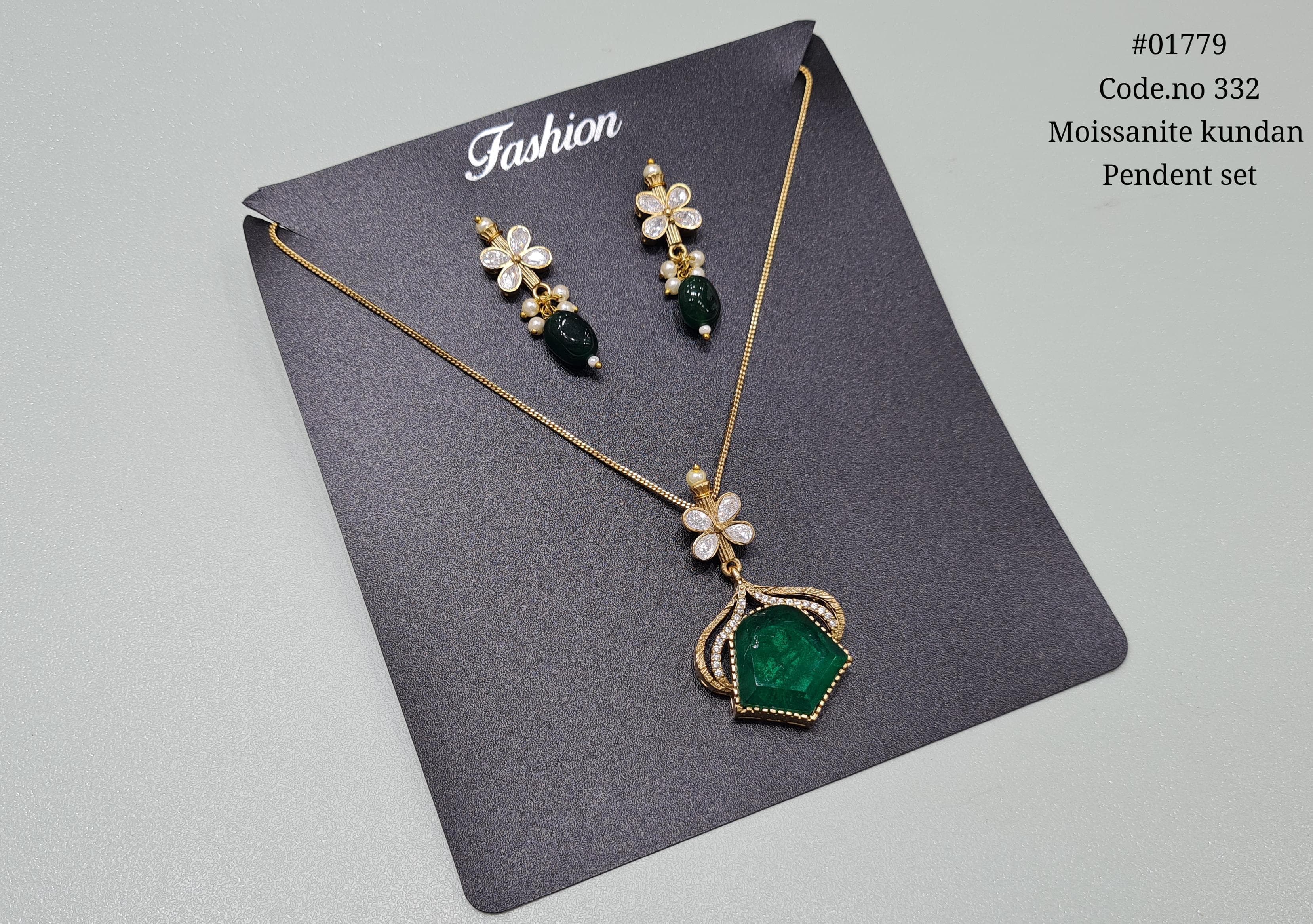 Kundan pendant 01779