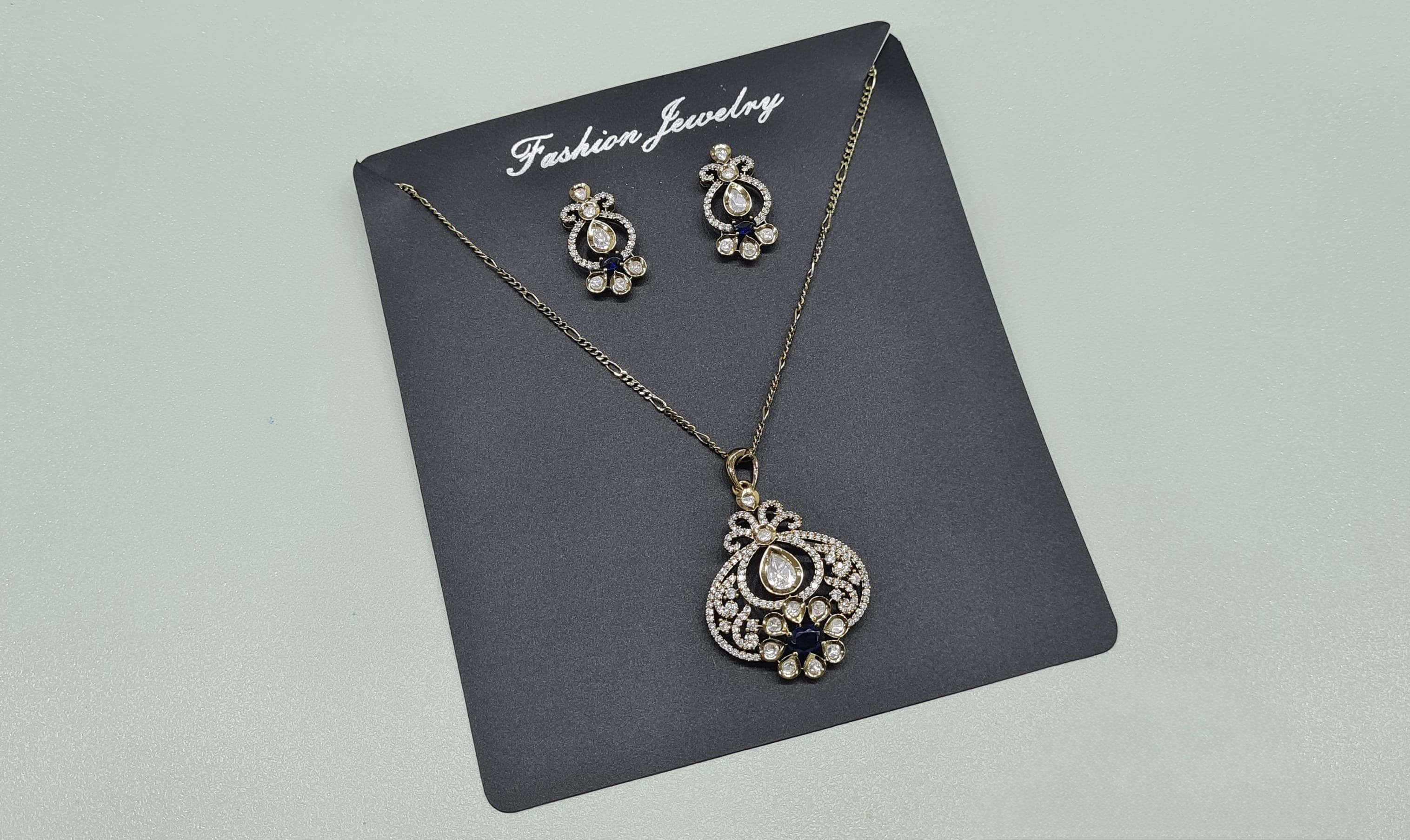 Kundan Pendant 08523 - 5