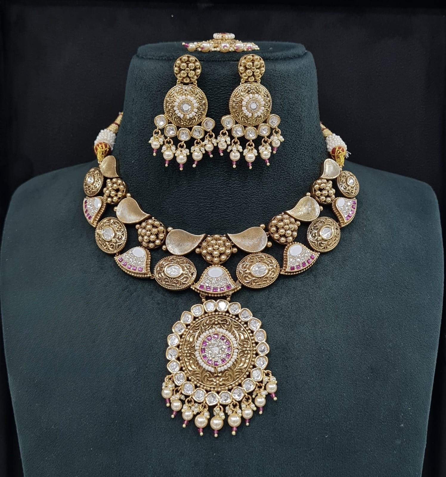 Heritage Necklace 09634 - 2