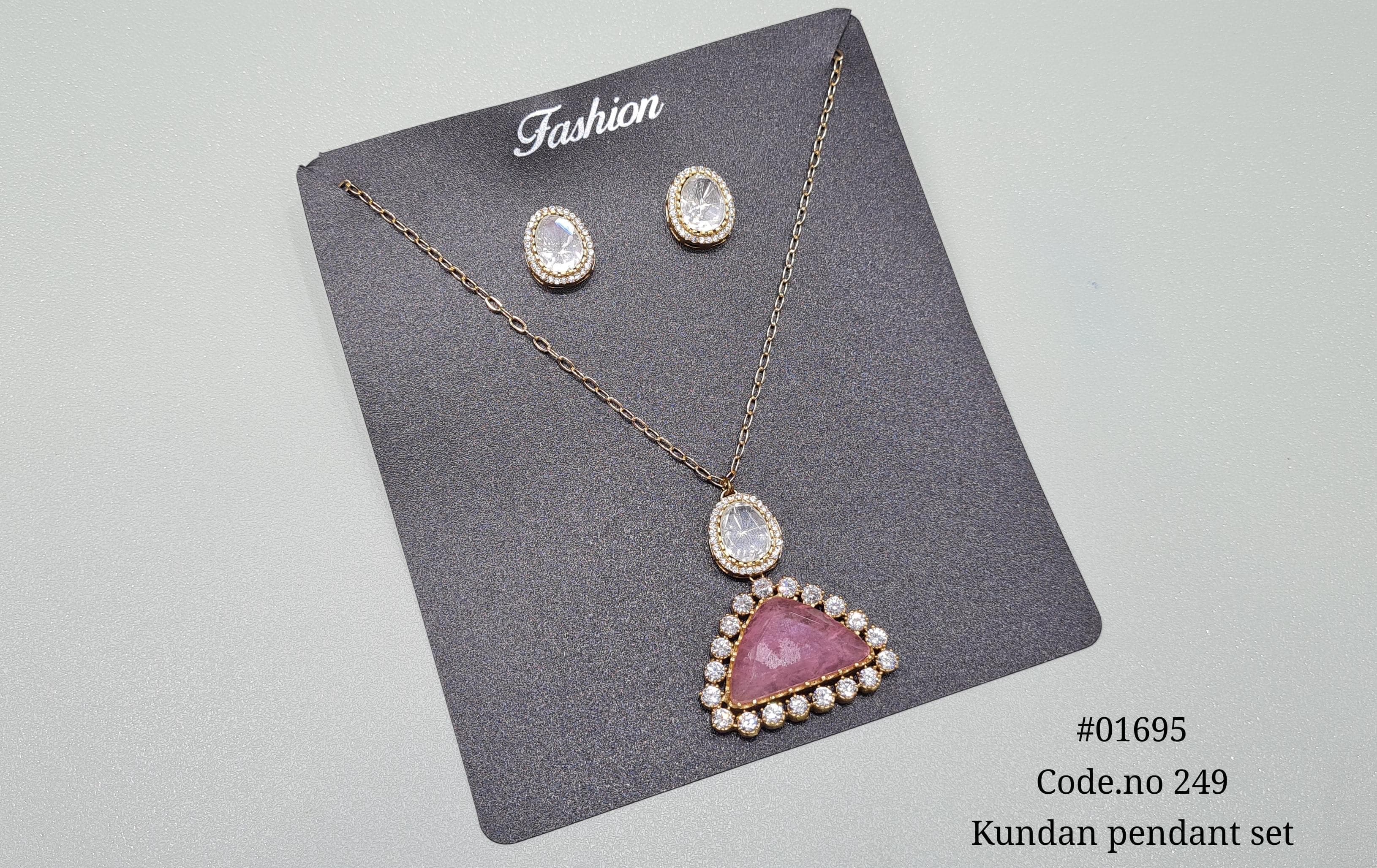 Doublet pendant 01695 - 3