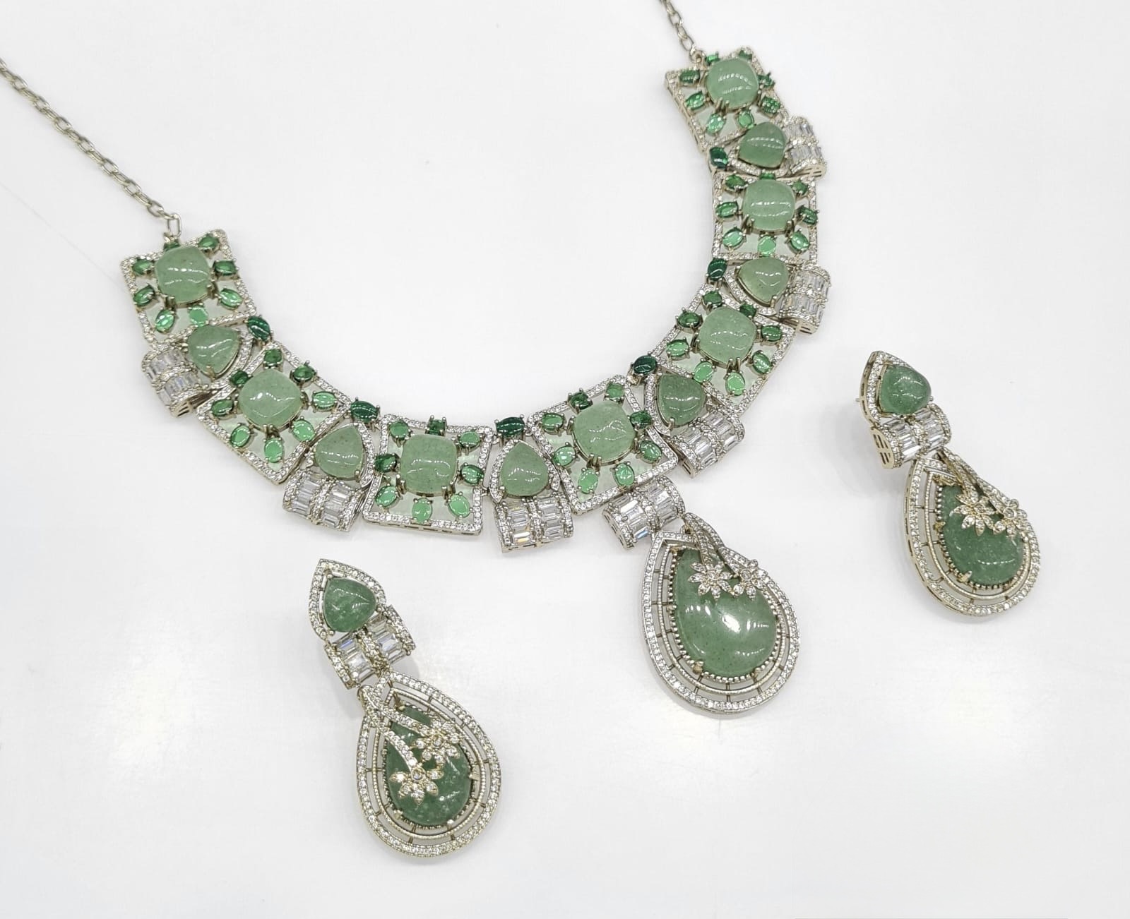 Sabyasachi Necklace 10040 - 11