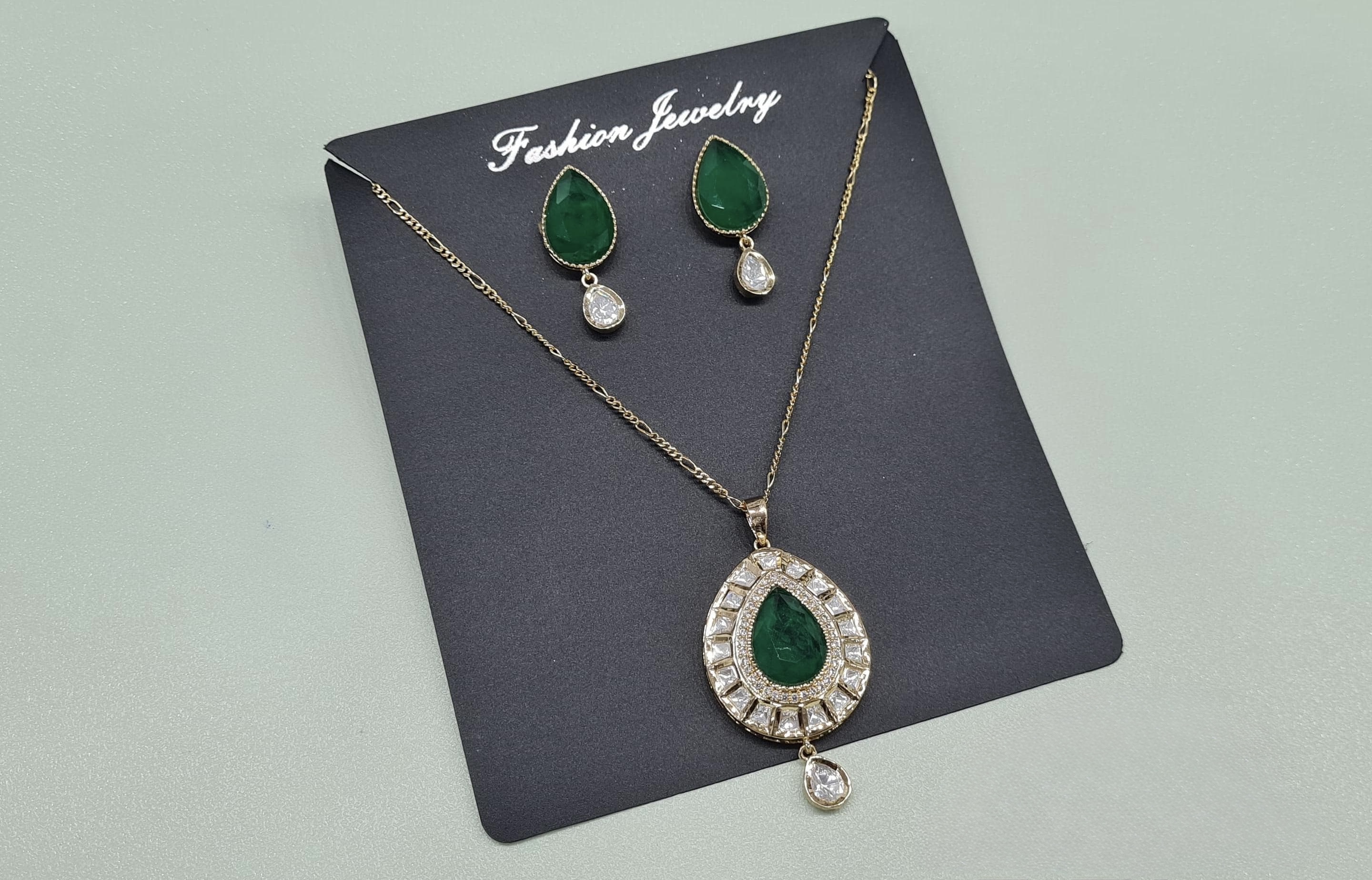 Kundan Pendant 08705 - 4