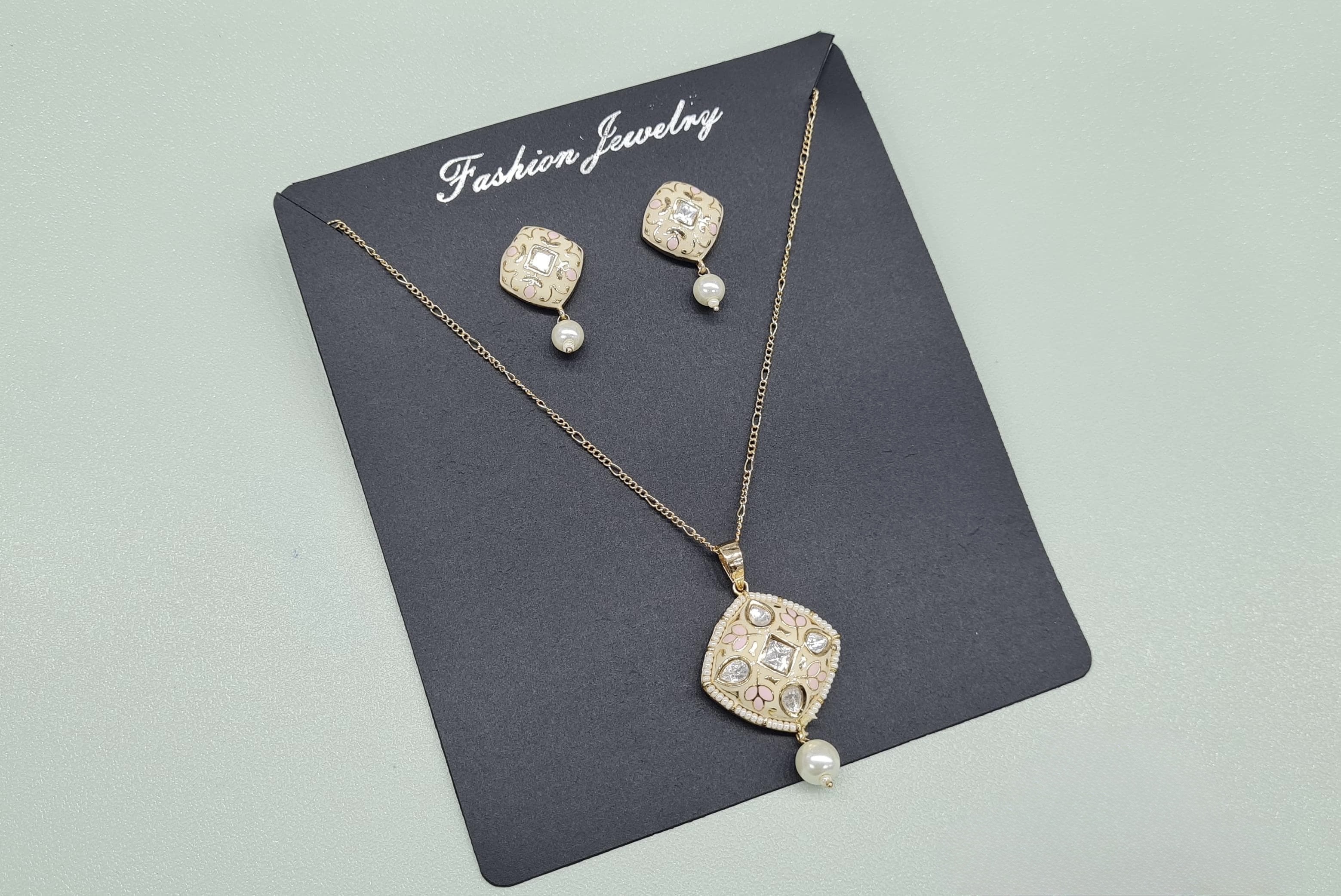 Kundan Pendant 08702 - 5