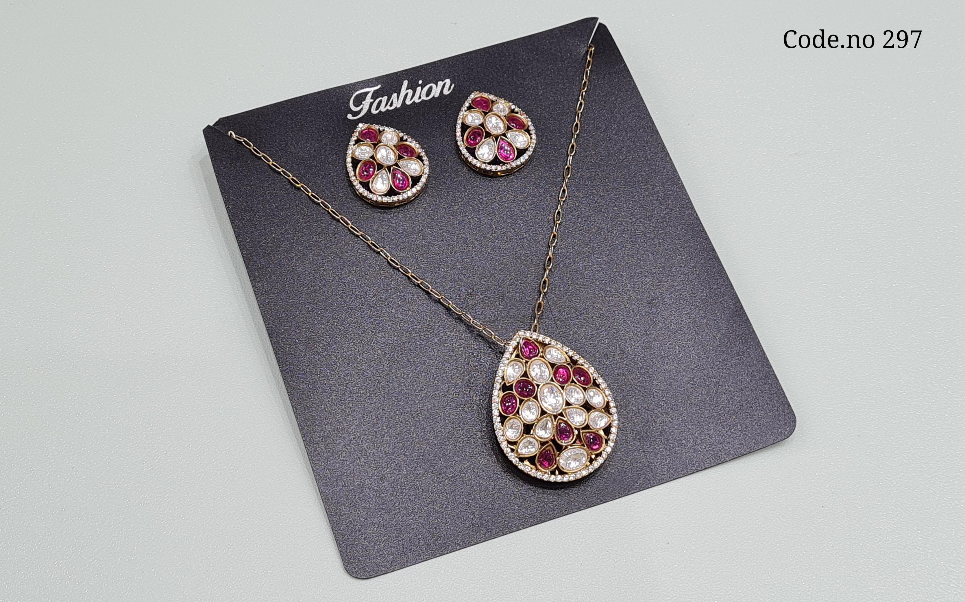 Kundan Pendant 03412 - 3