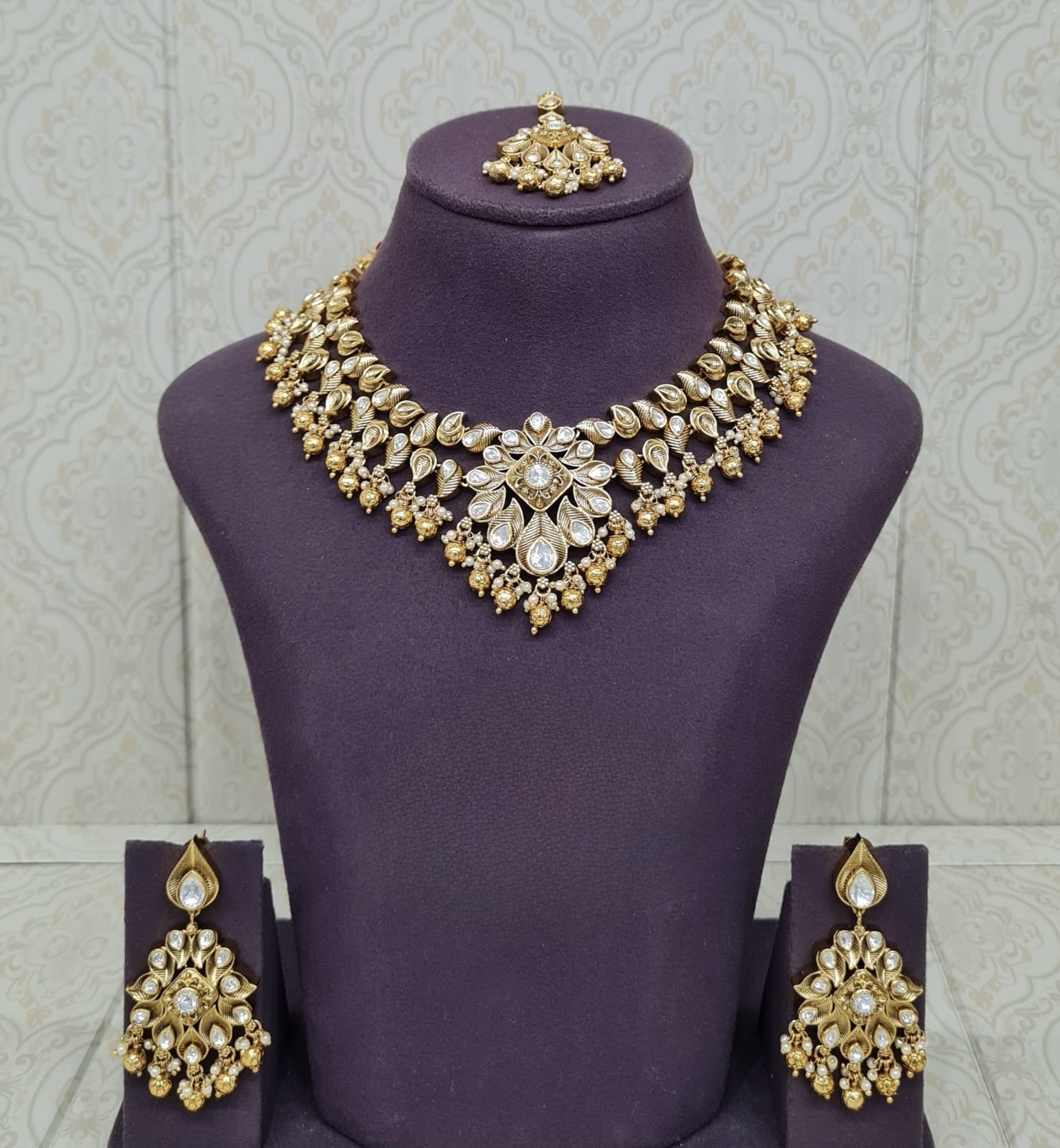 Heritage Necklace 11683 - 2