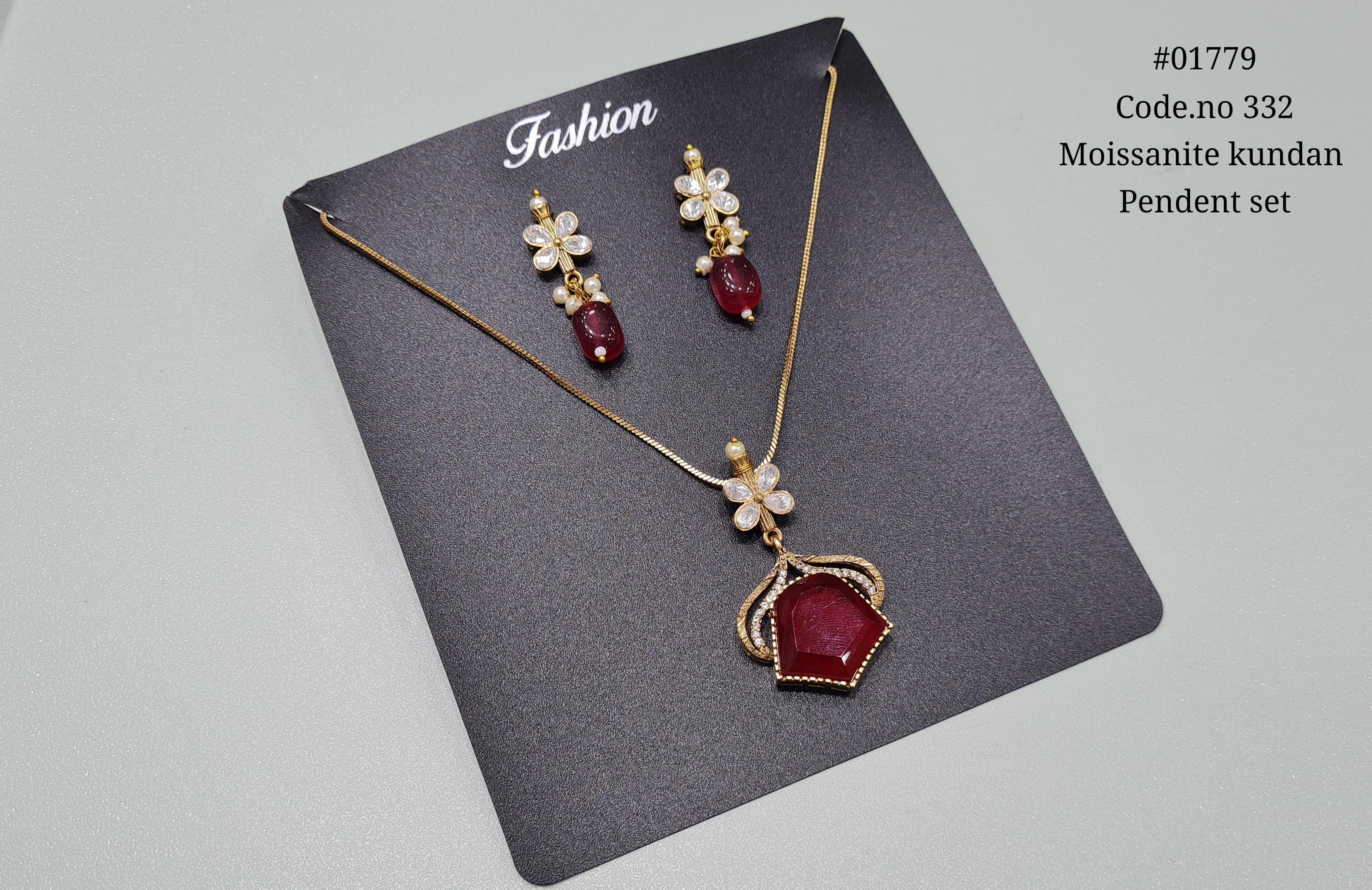 Kundan pendant 01779 - 4