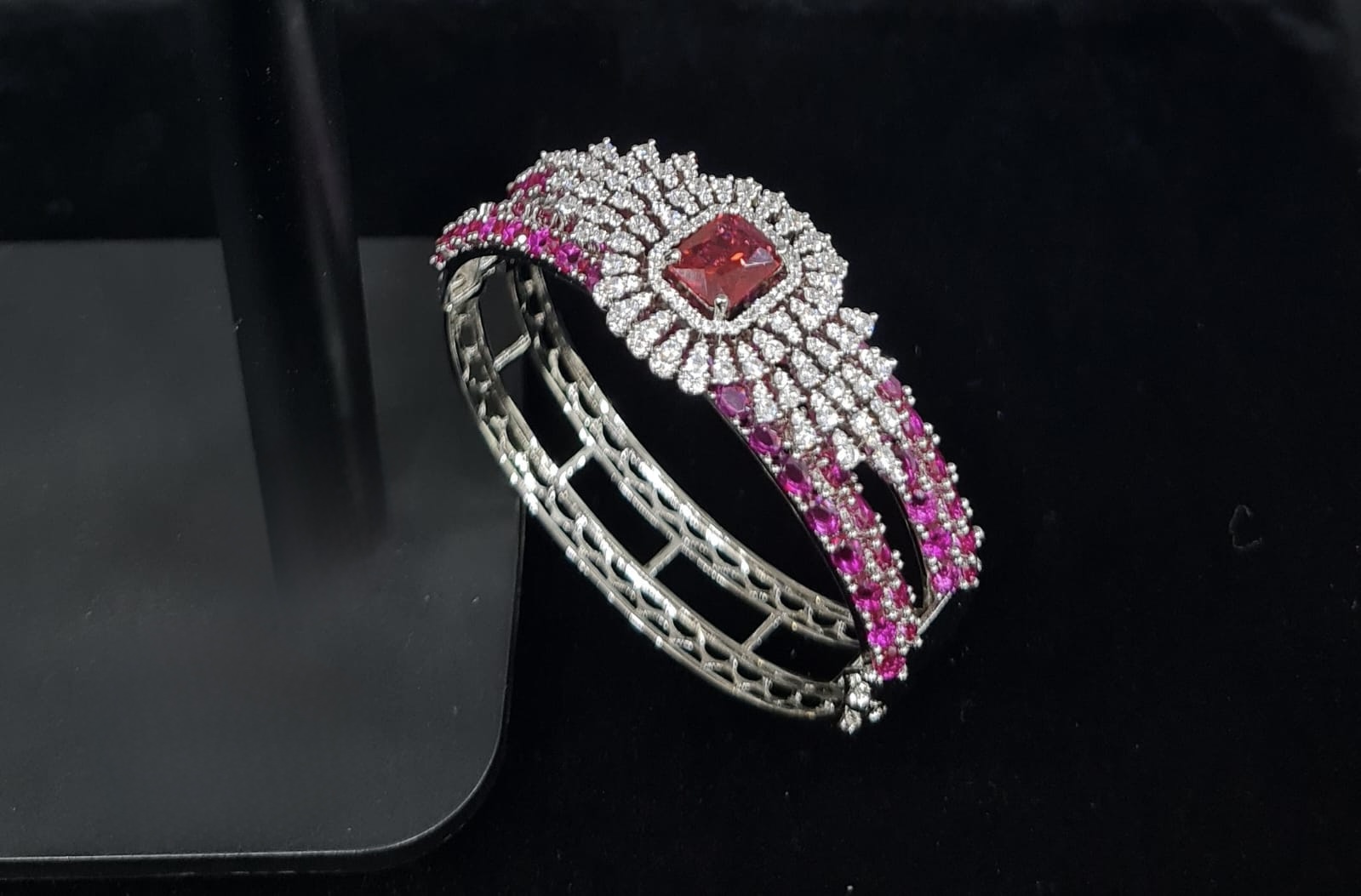 Royal Radiance Cuff 08246