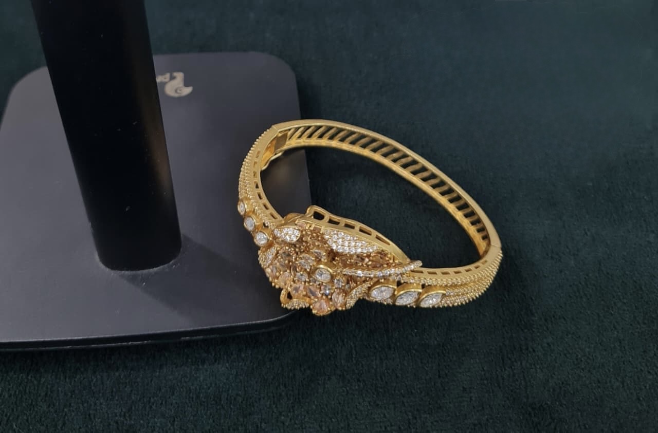 Kundan Kada 06178 - 5
