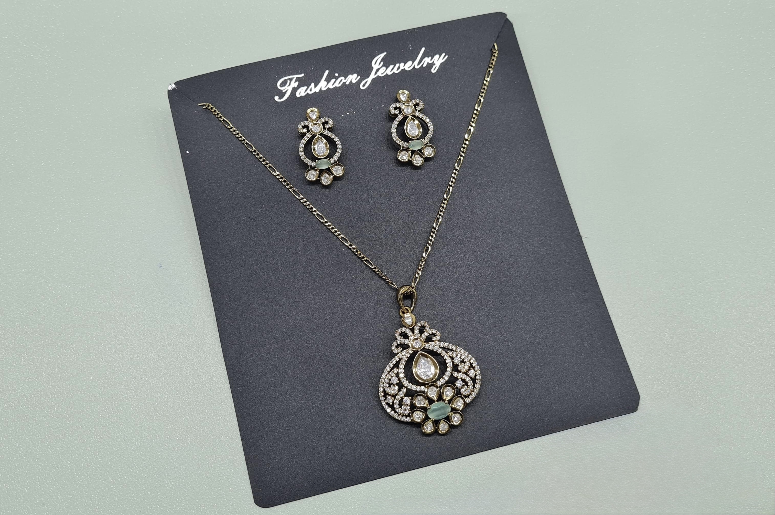 Kundan Pendant 08523 - 6