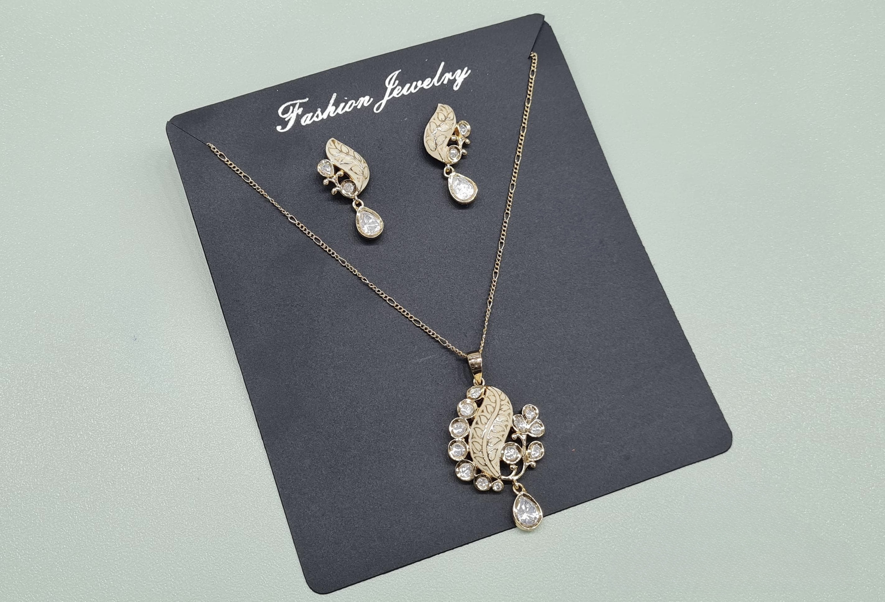 Kundan Pendant 08704 - 4