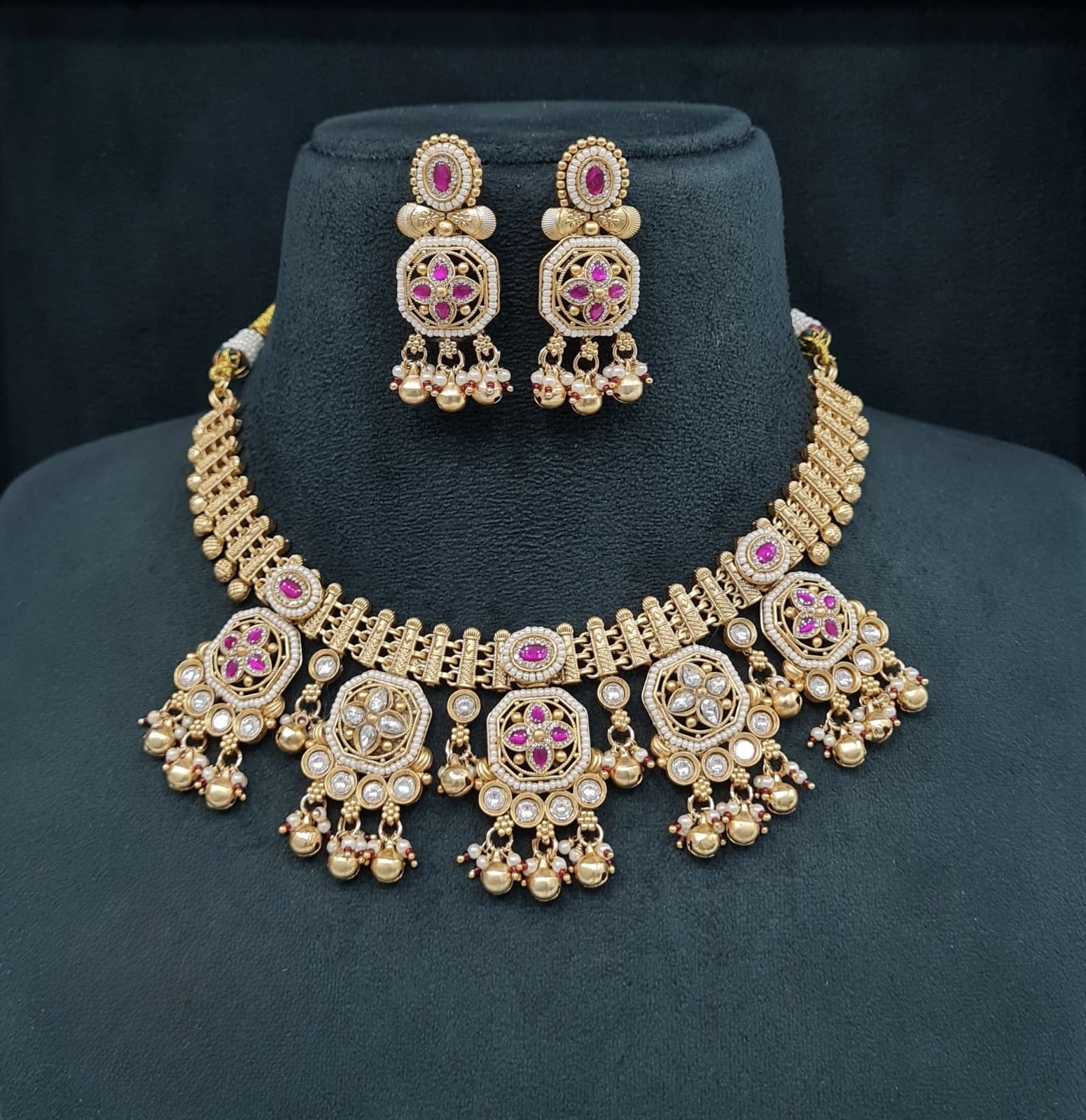 Heritage Necklace 08683 - 4