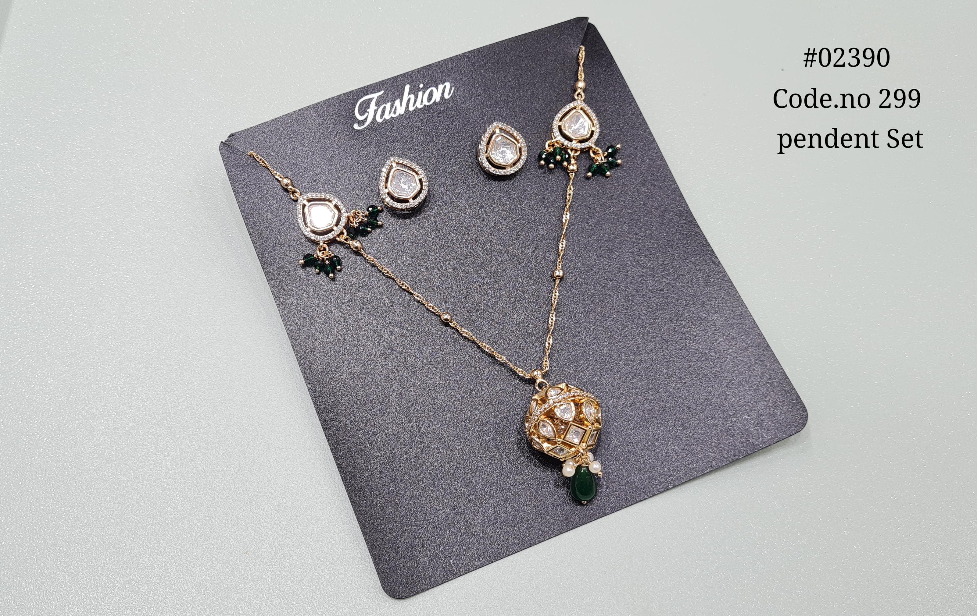 Kundan Pendant 02390 - 3