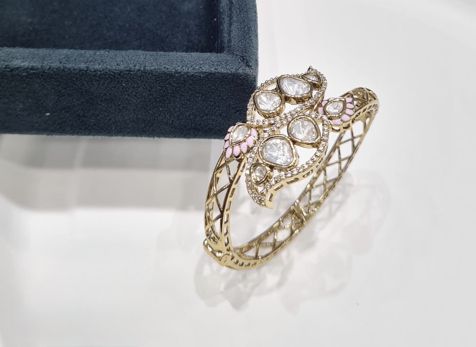 Kundan Kada 07979 - 6