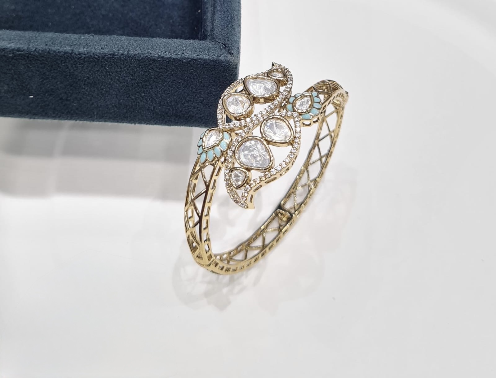 Kundan Kada 07979 - 9