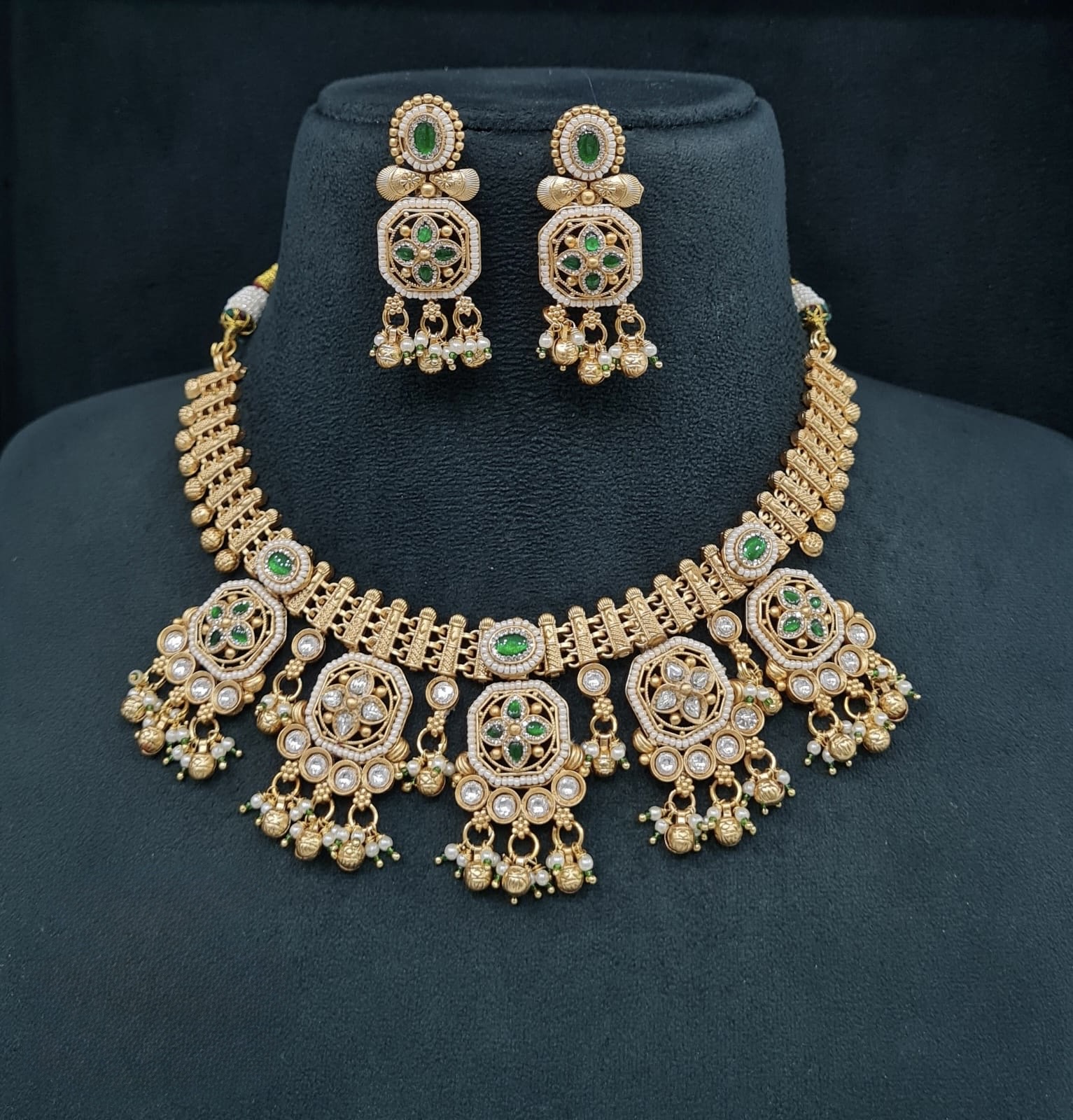 Heritage Necklace 08683 - 3