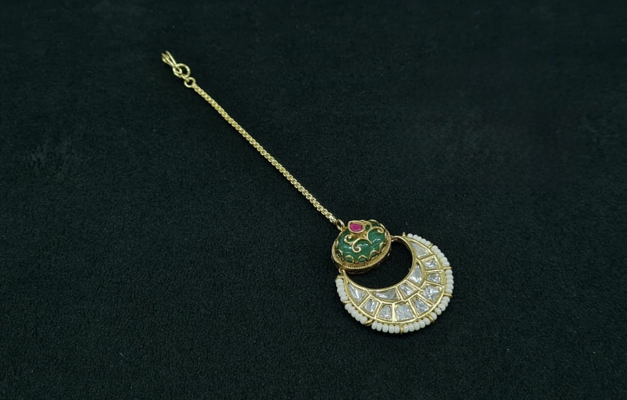 Kundan Borla 07996 - 2