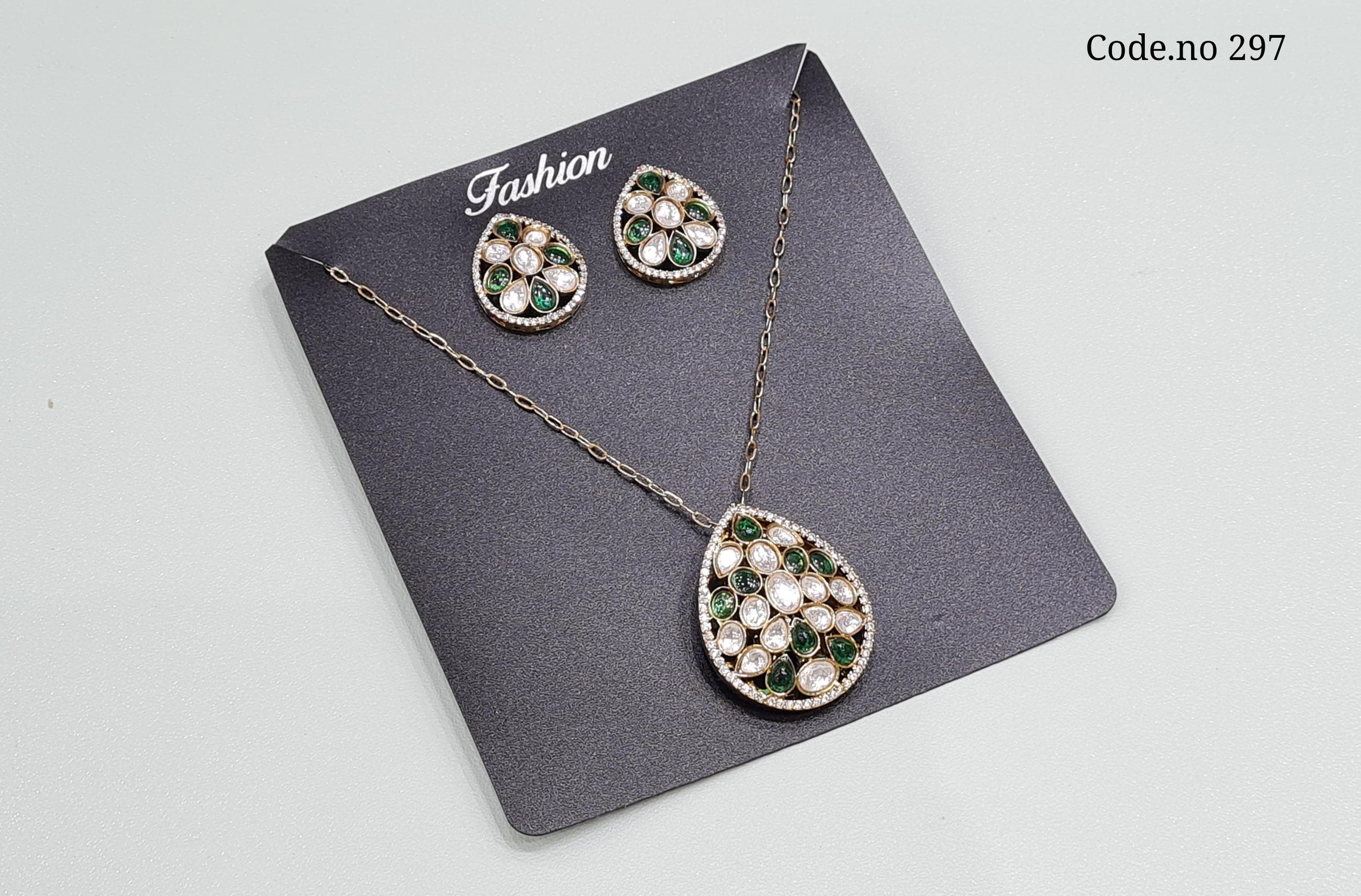 Kundan Pendant 03412