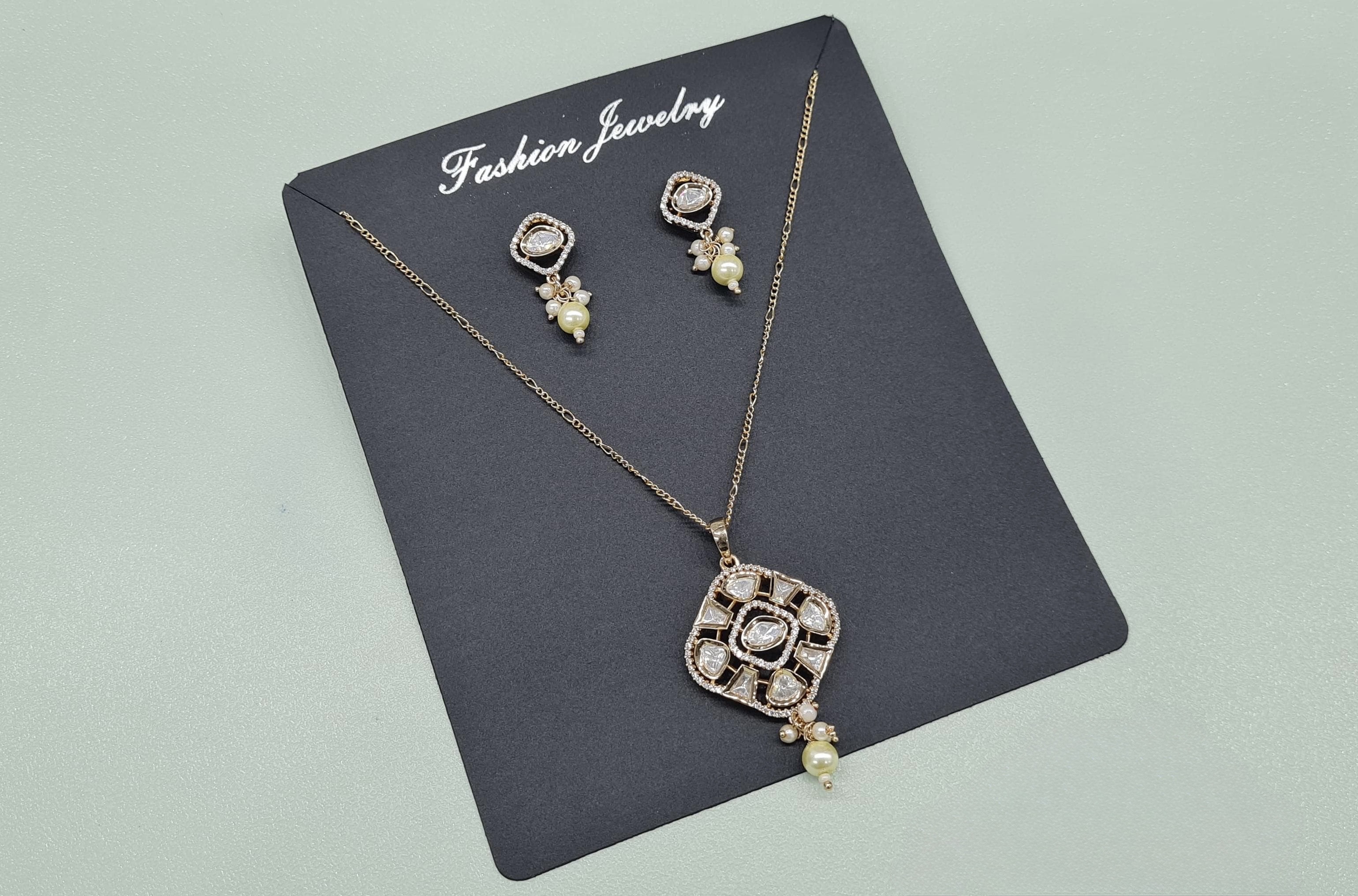 Kundan Pendant 07975 - 4