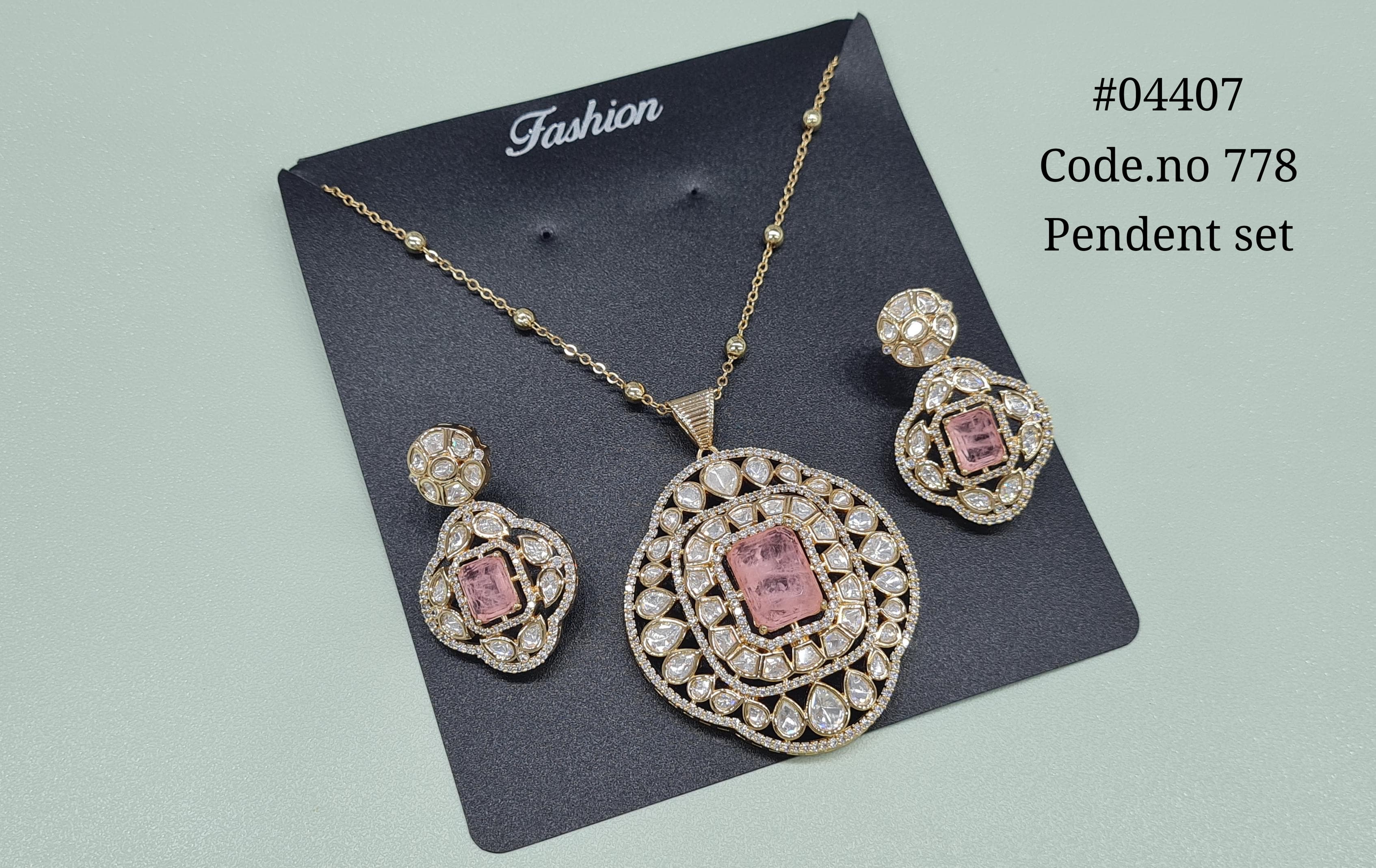 Kundan Pendant 04407 - 4