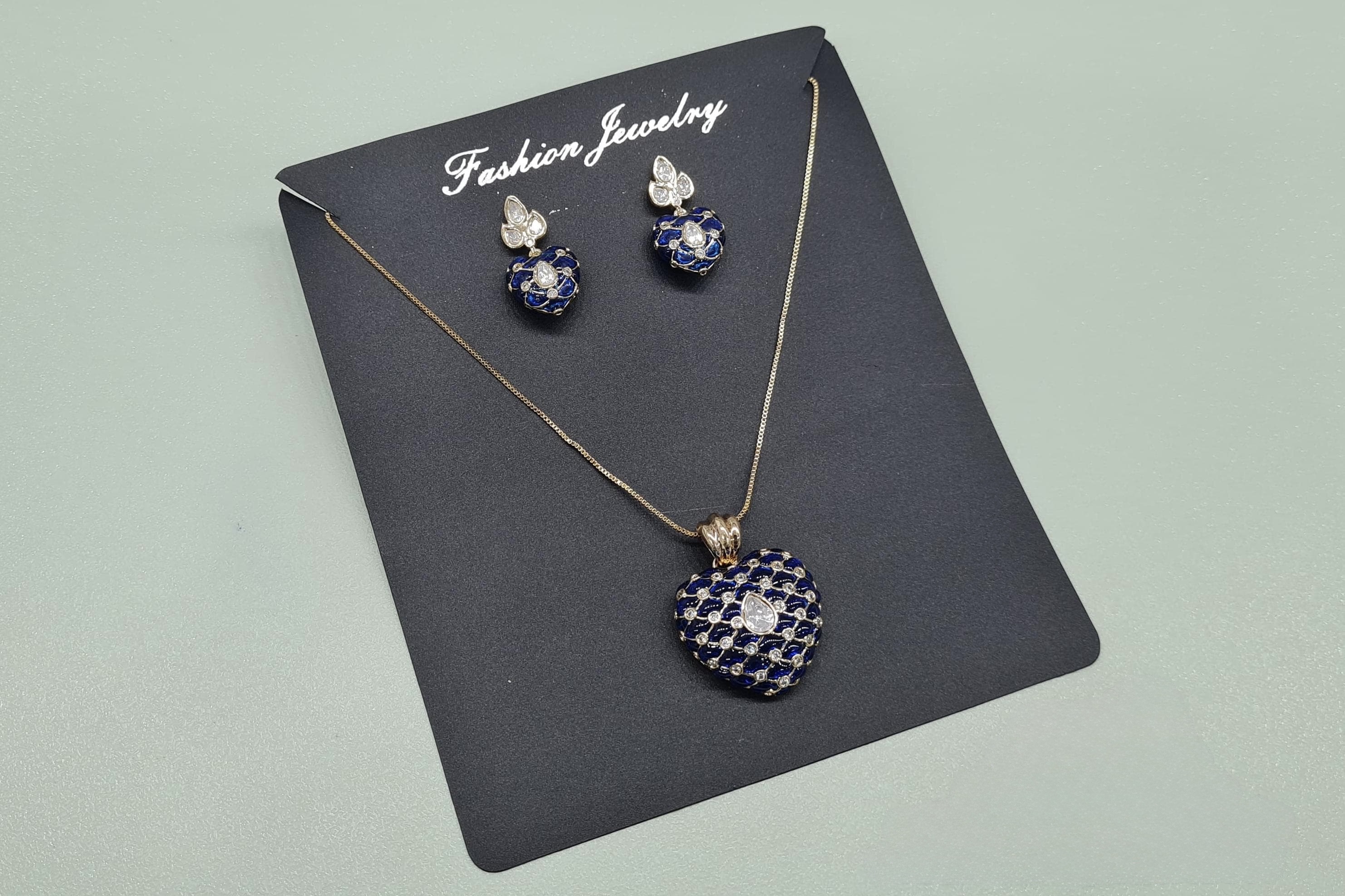 Kundan Strawberry Pendant 07913 - 5