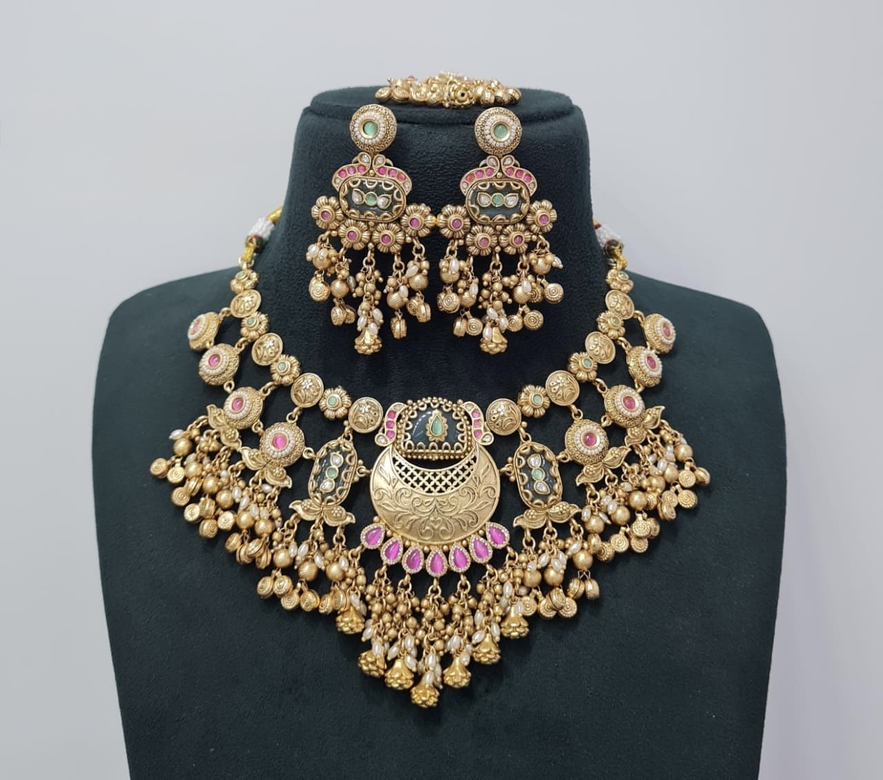 Heritage Necklace 07474 - 3