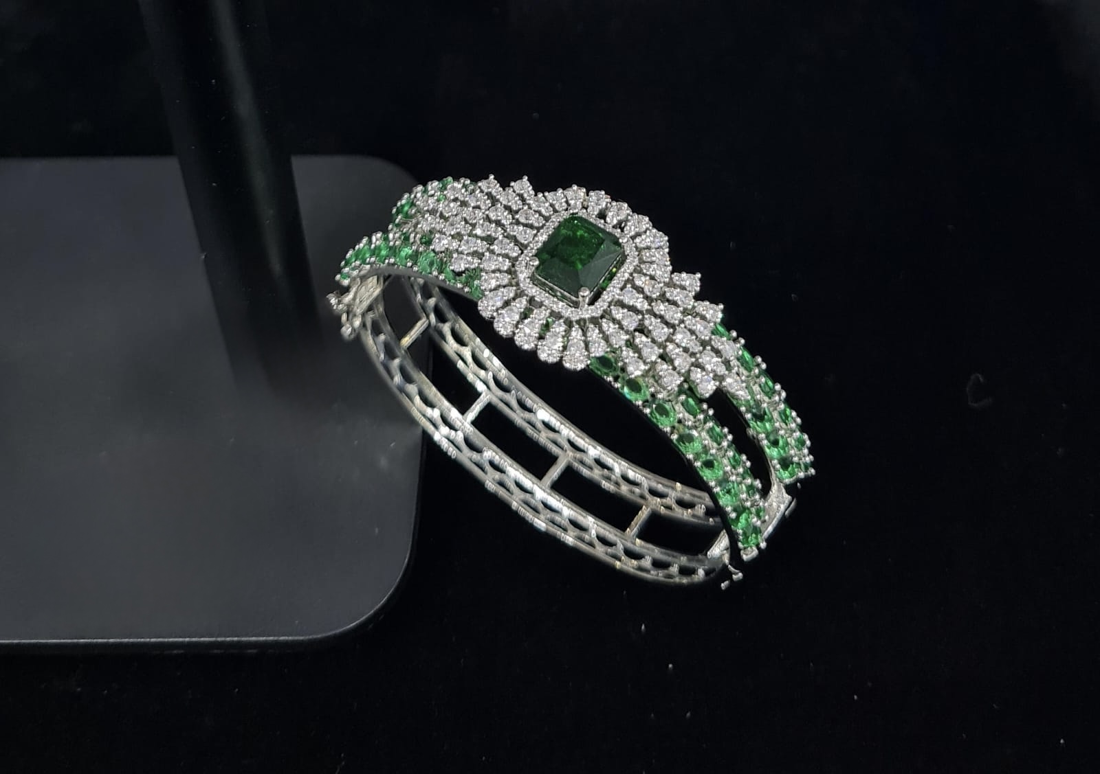 Royal Radiance Cuff 08246 - 3