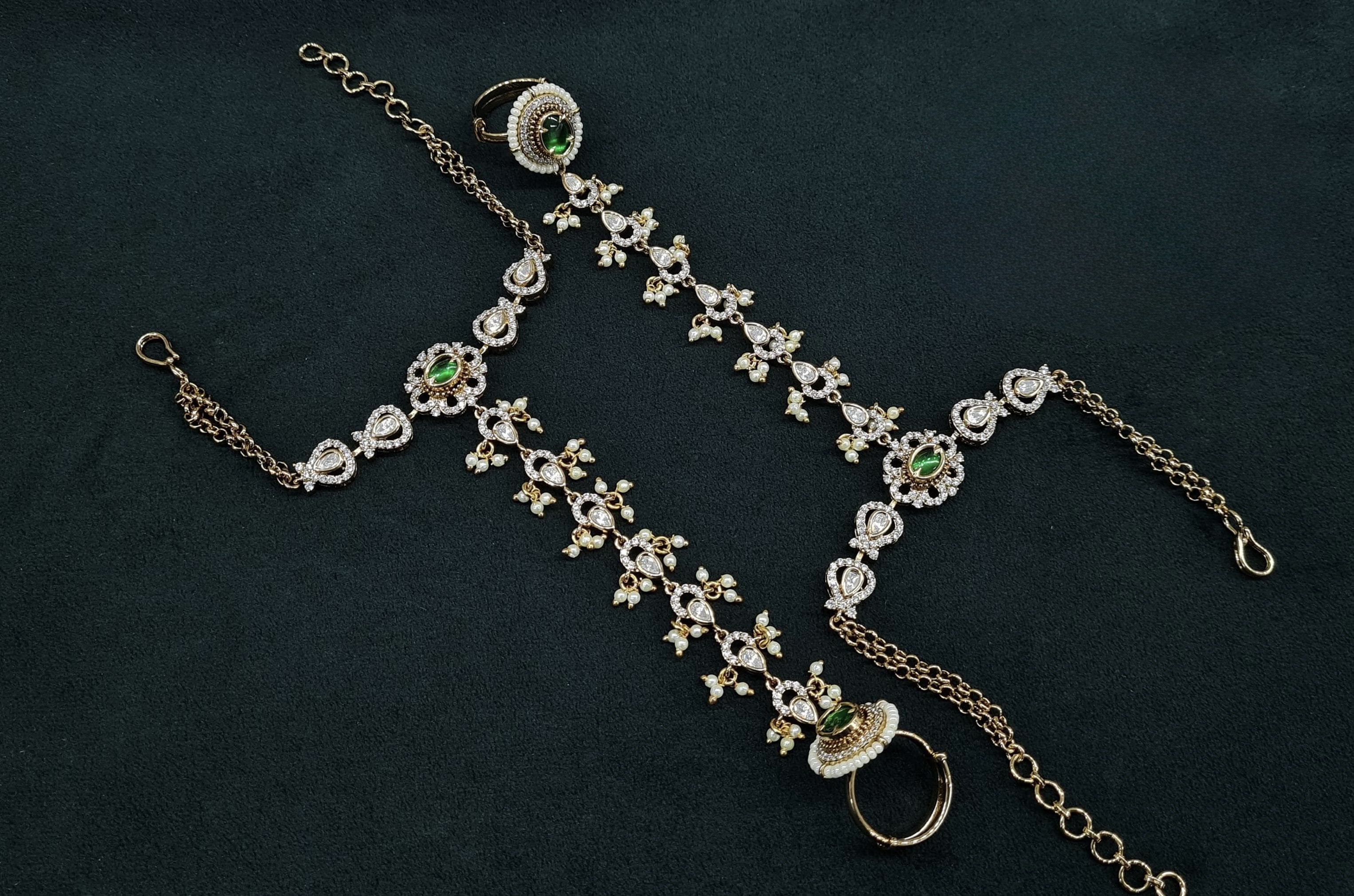 Kundan Hathpan 01372 - 3