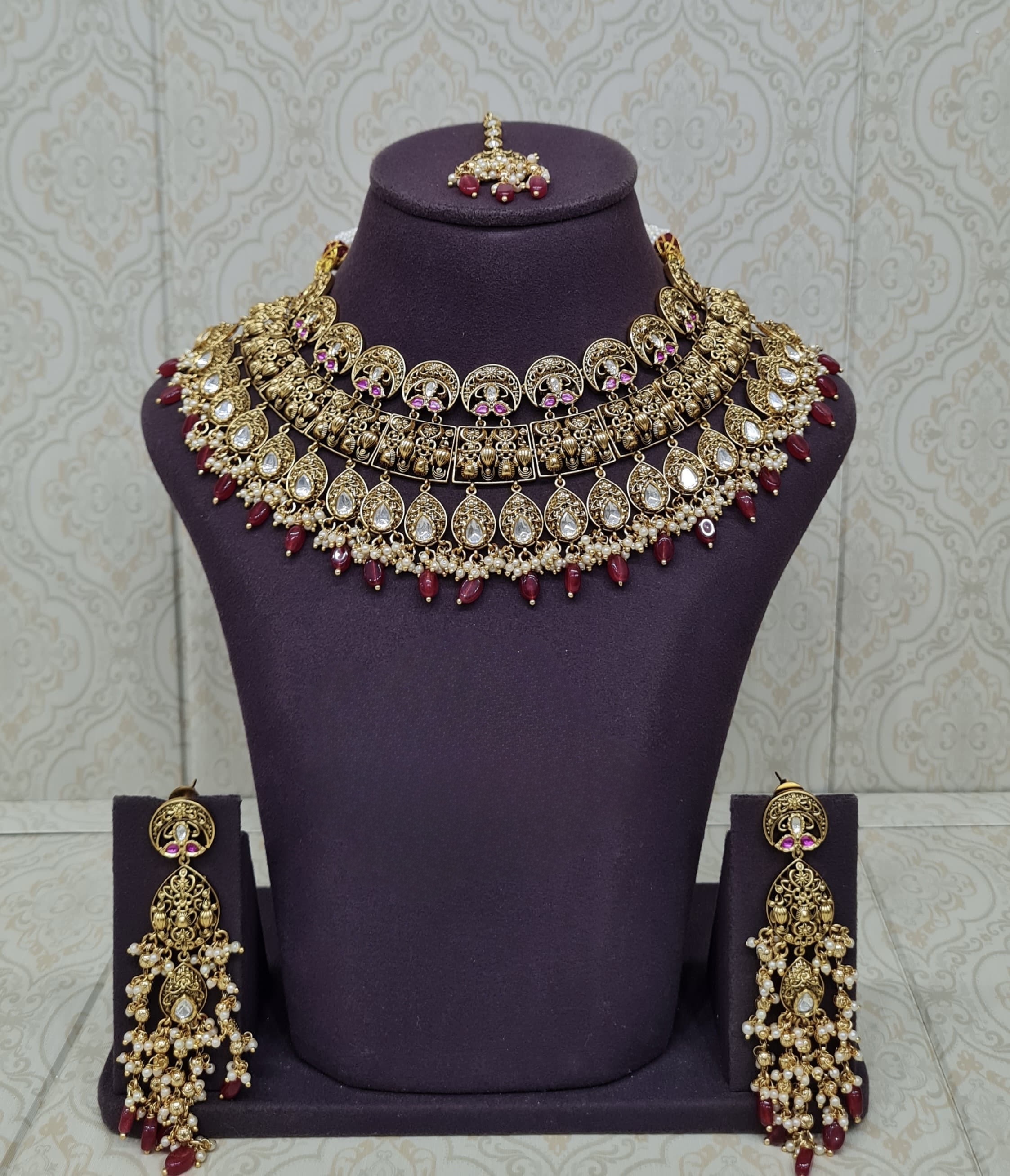Heritage Necklace 11681 - 2
