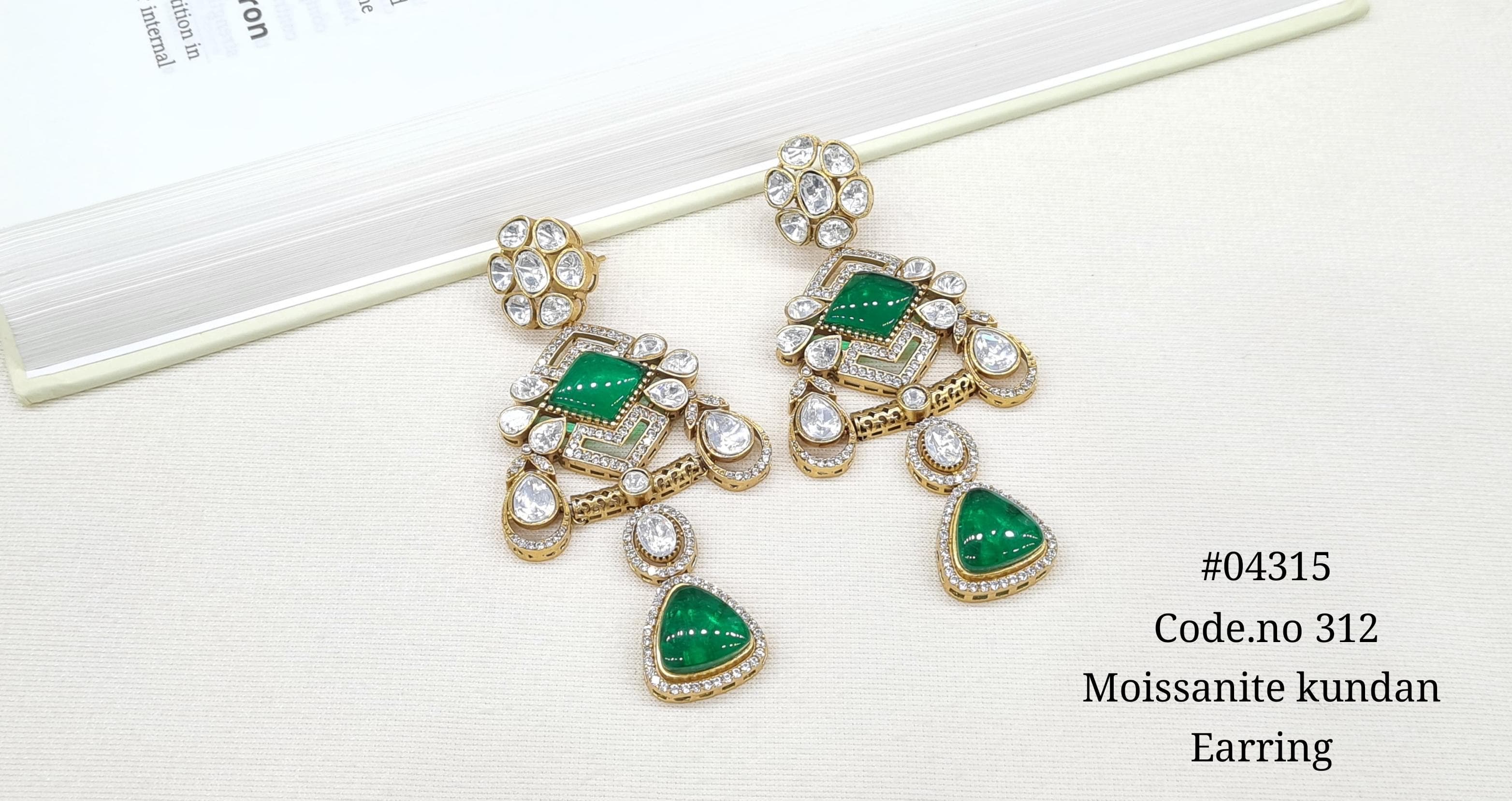 Kundan Earring 04315 - 4