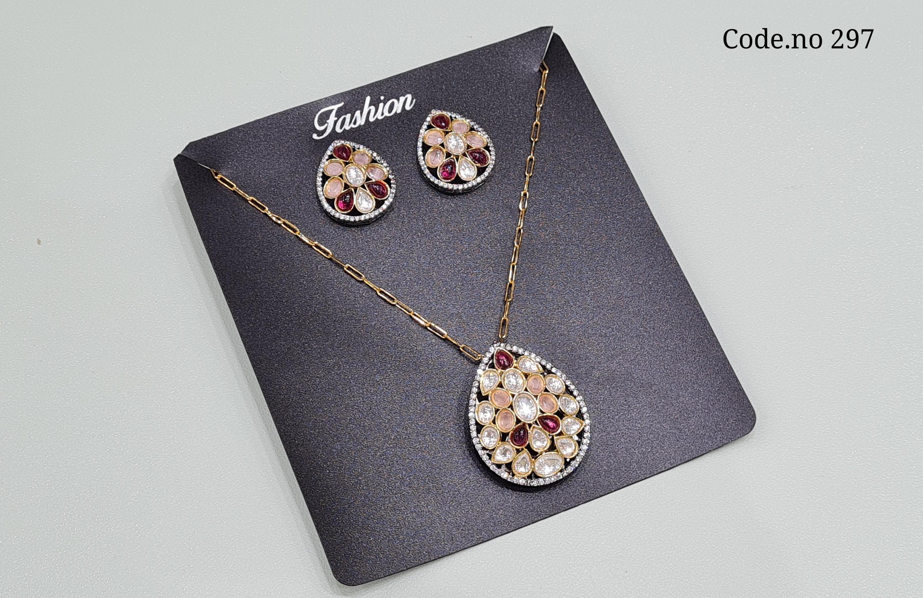 Kundan Pendant 03412 - 6