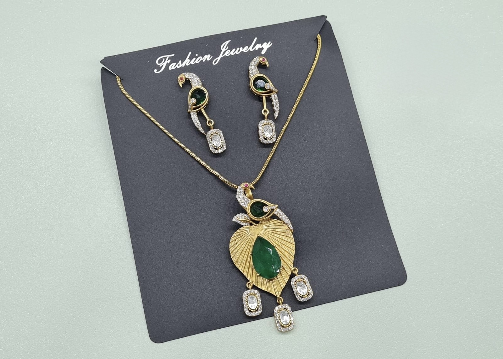 Kundan Pendant 11239 - 9