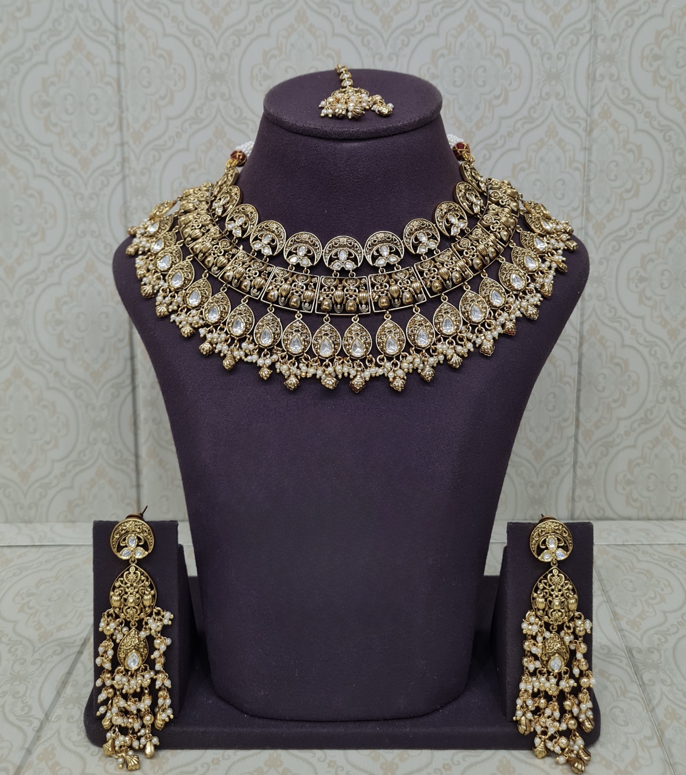 Heritage Necklace 11681 - 3