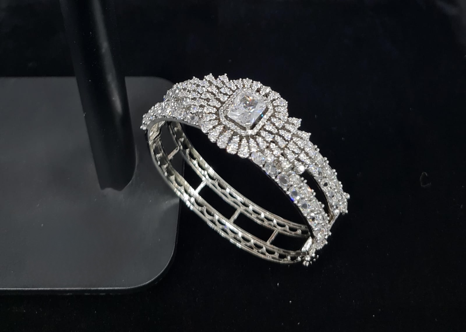 Royal Radiance Cuff 08246 - 4