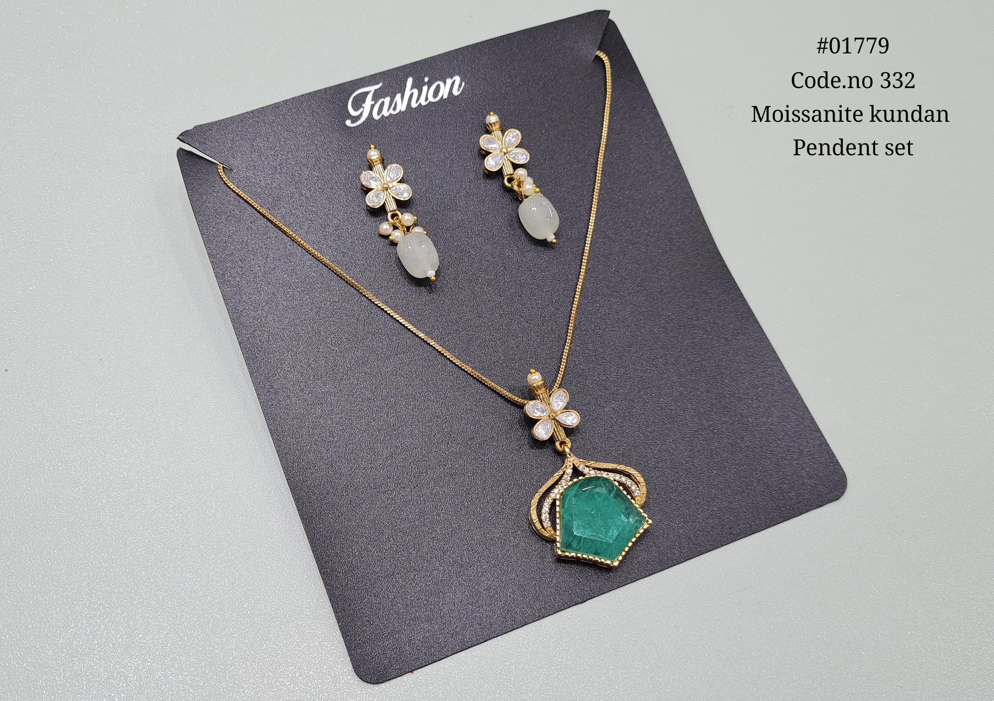 Kundan pendant 01779 - 3